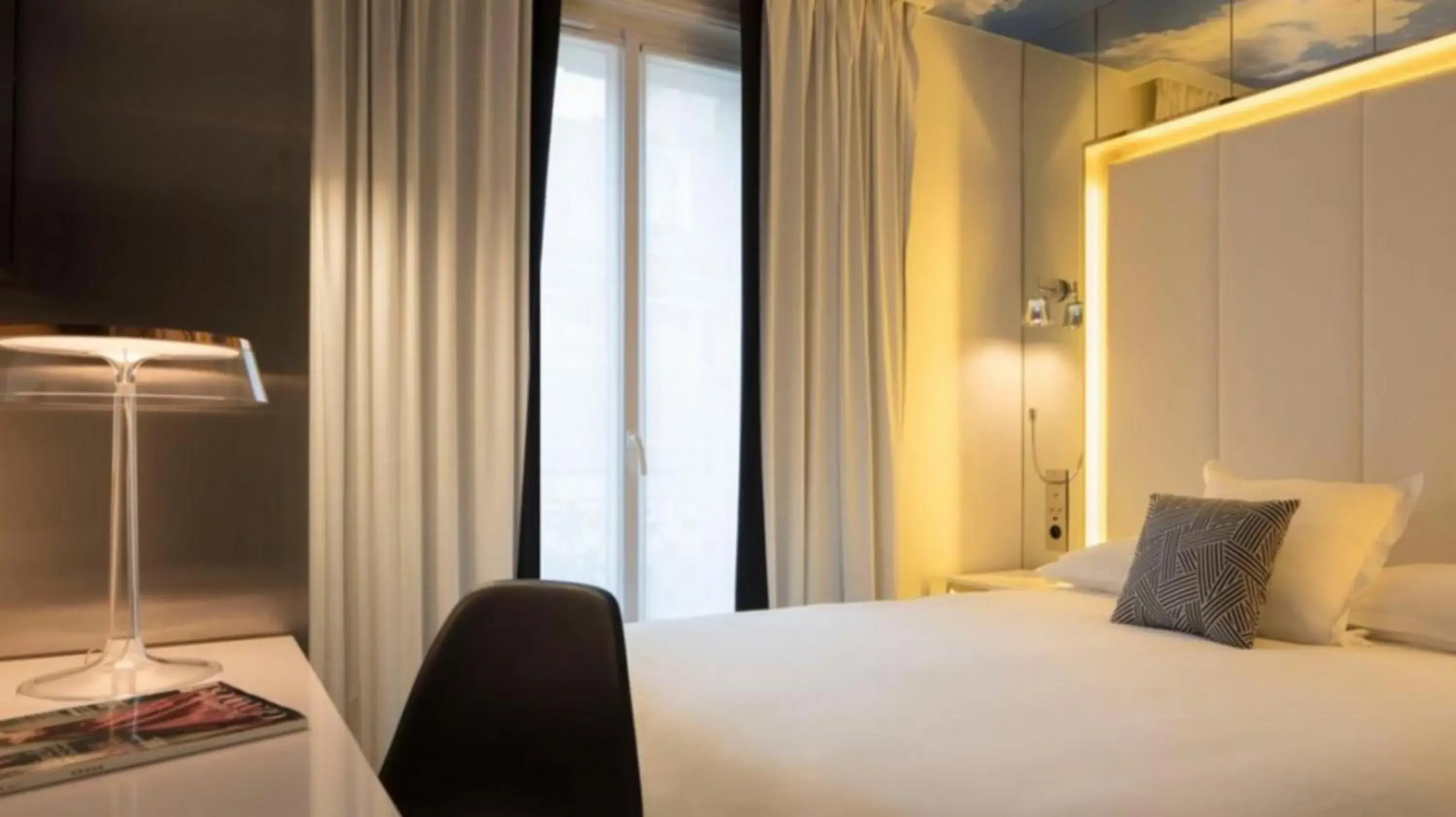 Bed in Nouvel Hotel Eiffel