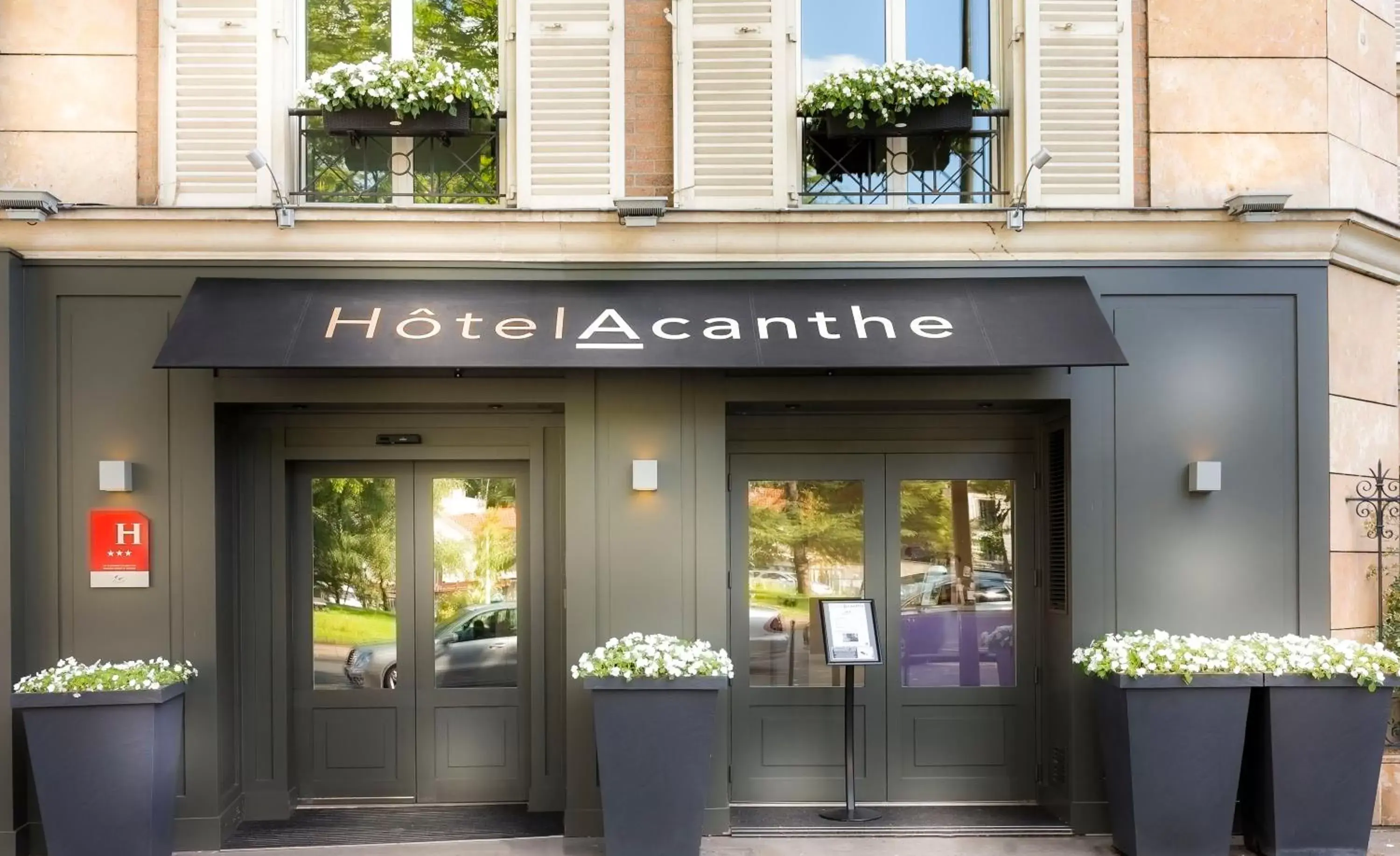 Facade/entrance in Hotel Acanthe - Boulogne Billancourt