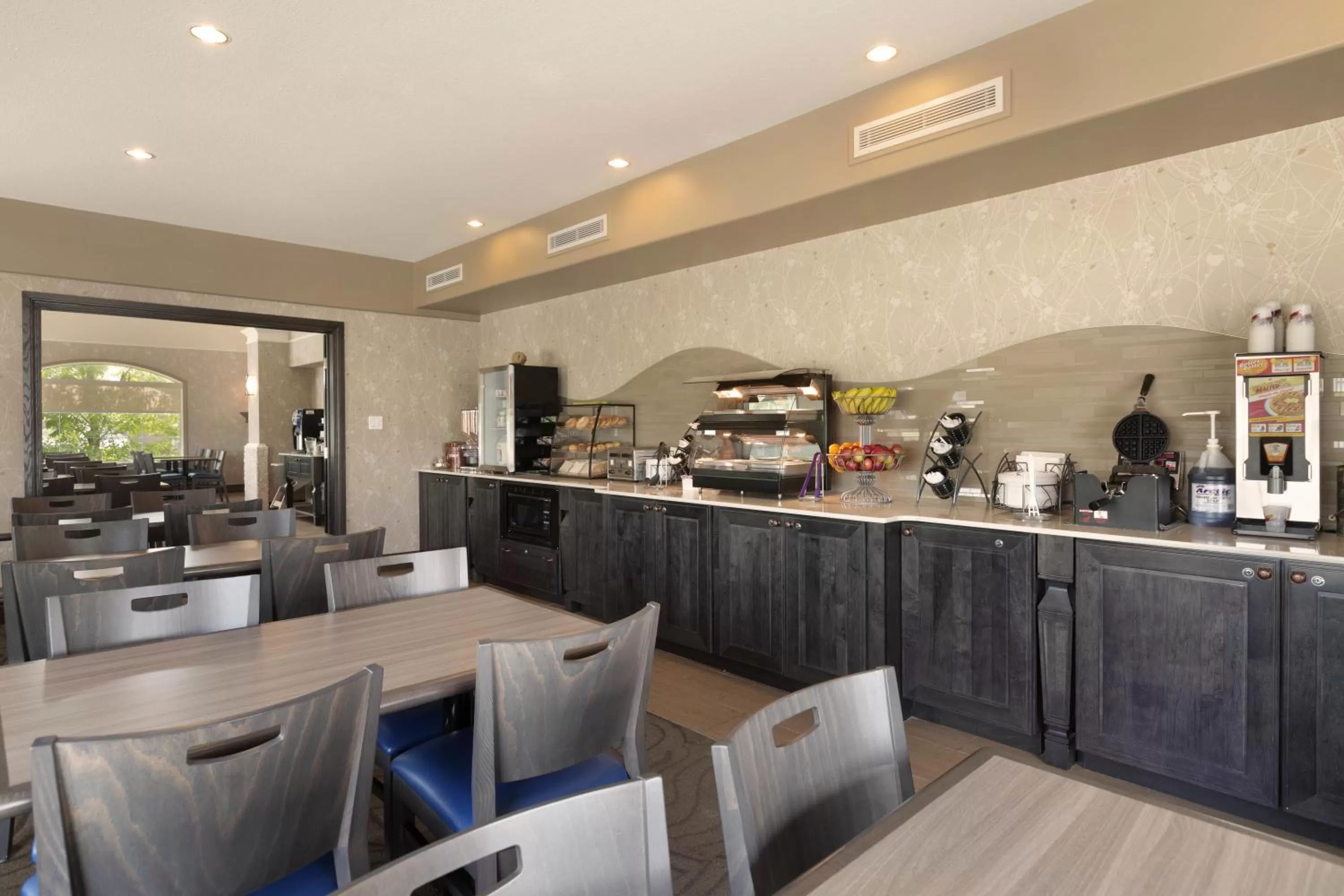 Food in Days Inn & Suites by Wyndham Brandon