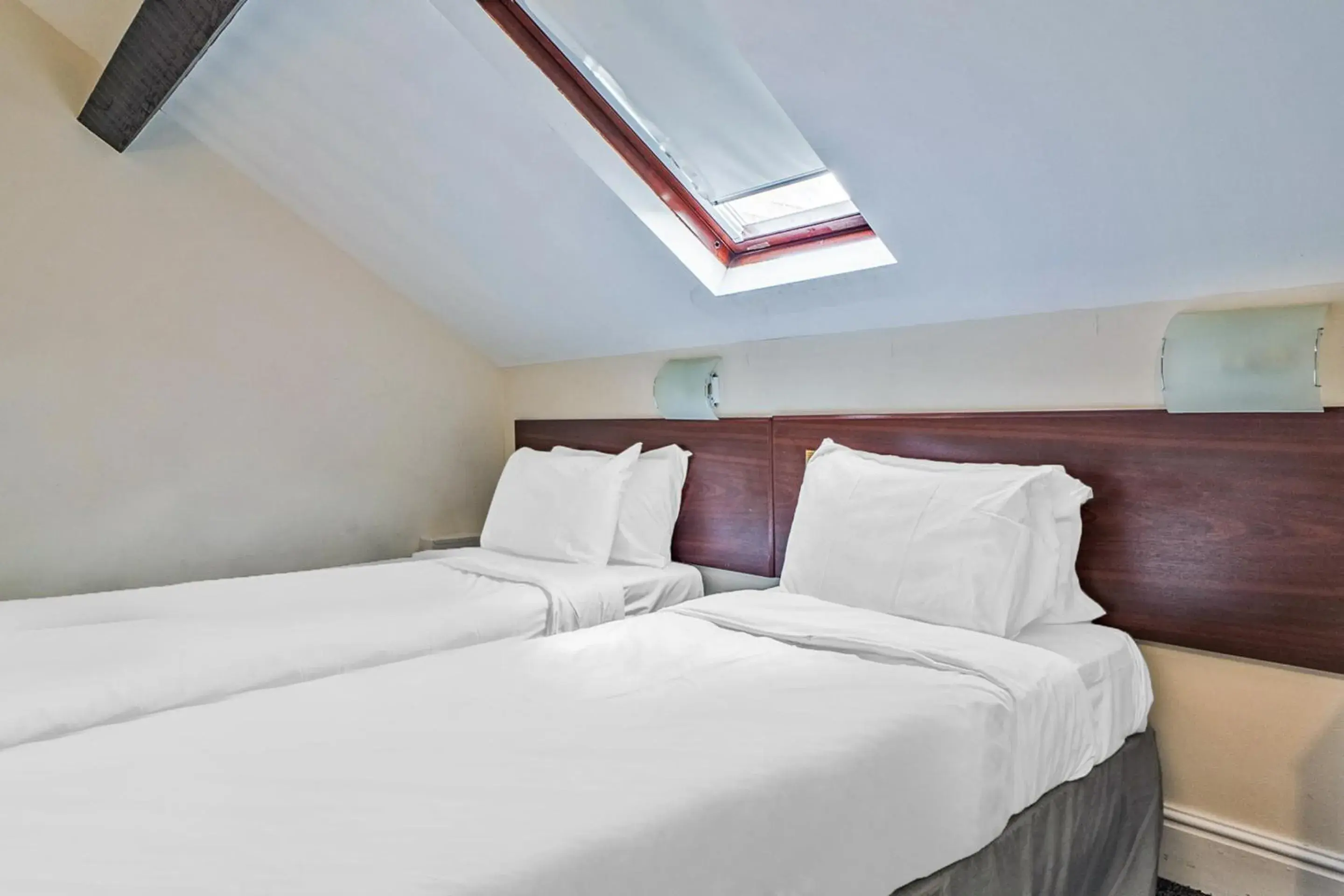 Bedroom, Bed in Mountain Park Hotel