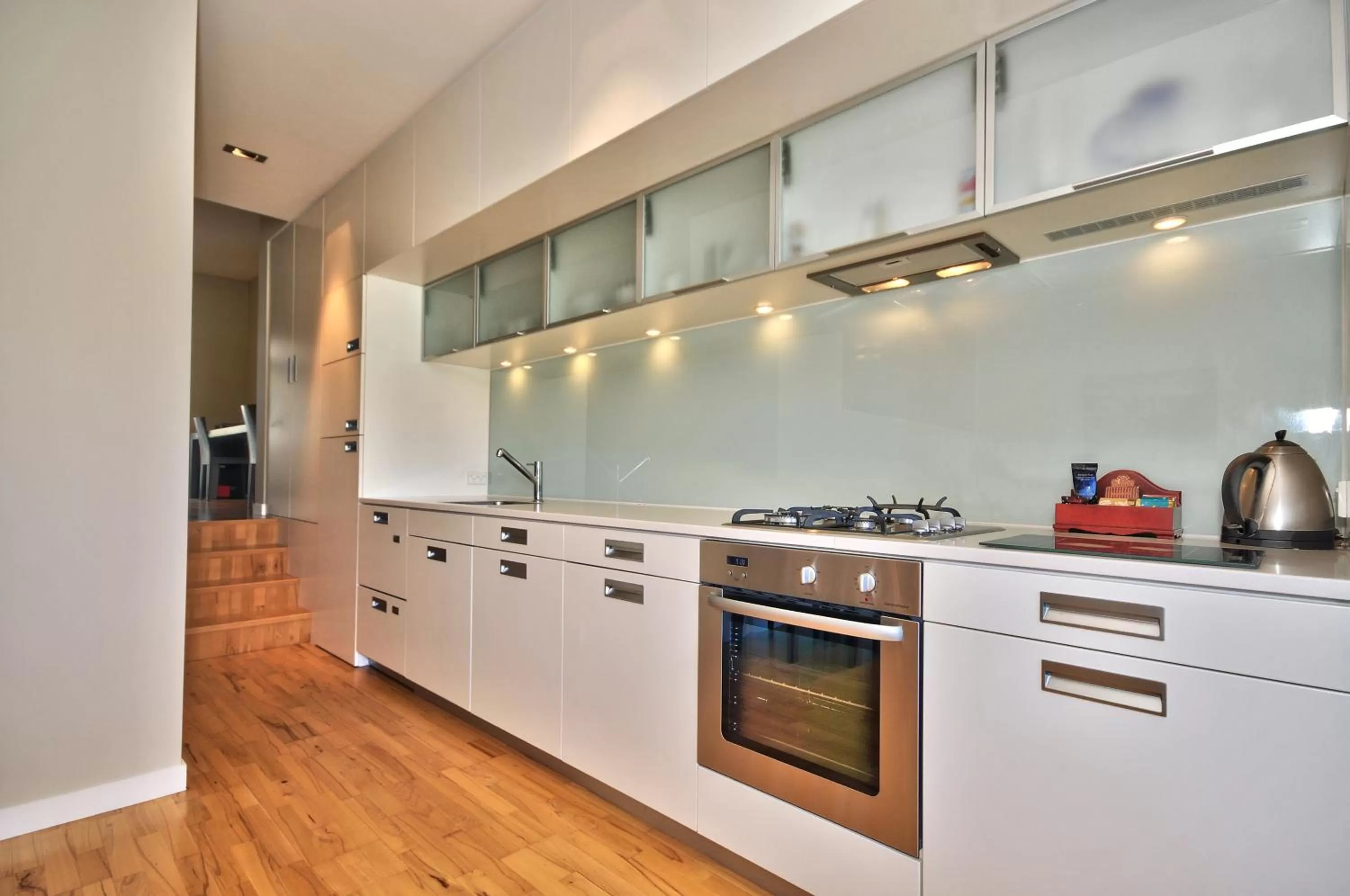 Kitchen or kitchenette in Swiss-Belsuites Pounamu Queenstown