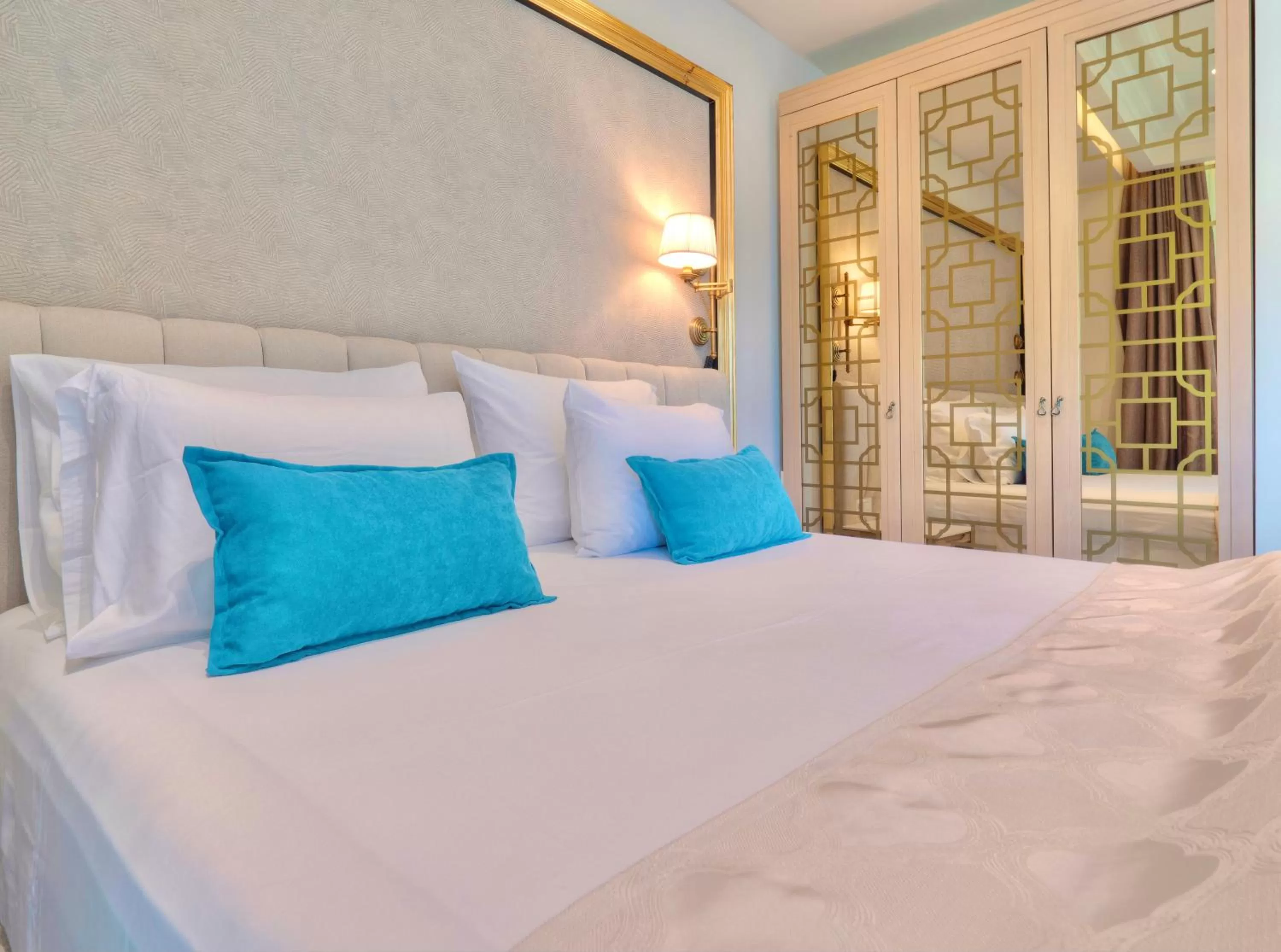 Bed in Apartments PERLA Budva