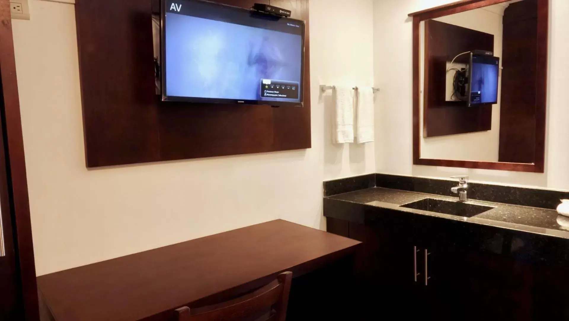 TV/Entertainment Center in Hotel Rincon Real Suites