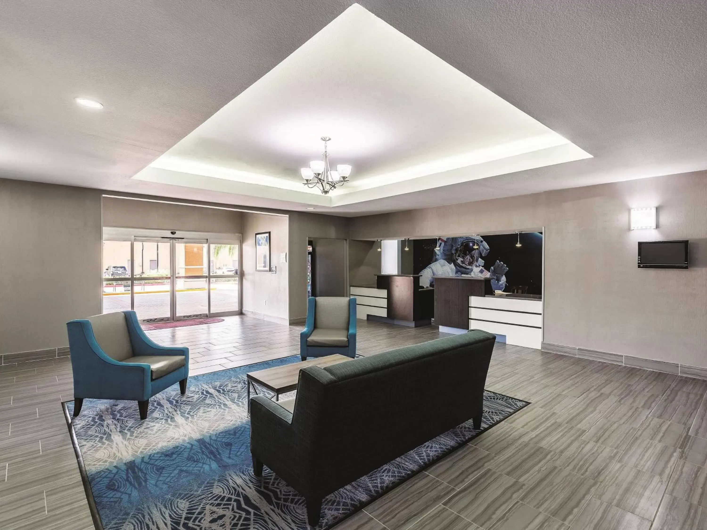 Lobby or reception, Seating Area in La Quinta by Wyndham Houston/Clear Lake-NASA