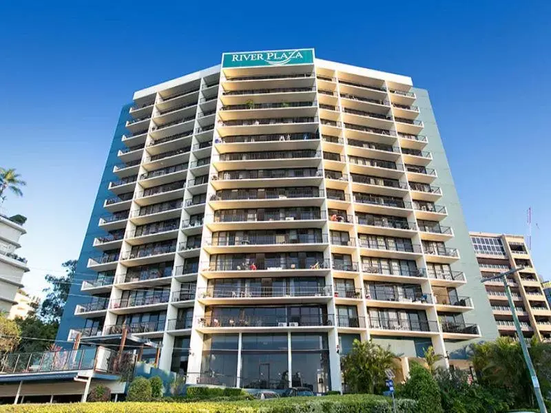 Facade/entrance, Property Building in River Plaza Apartments