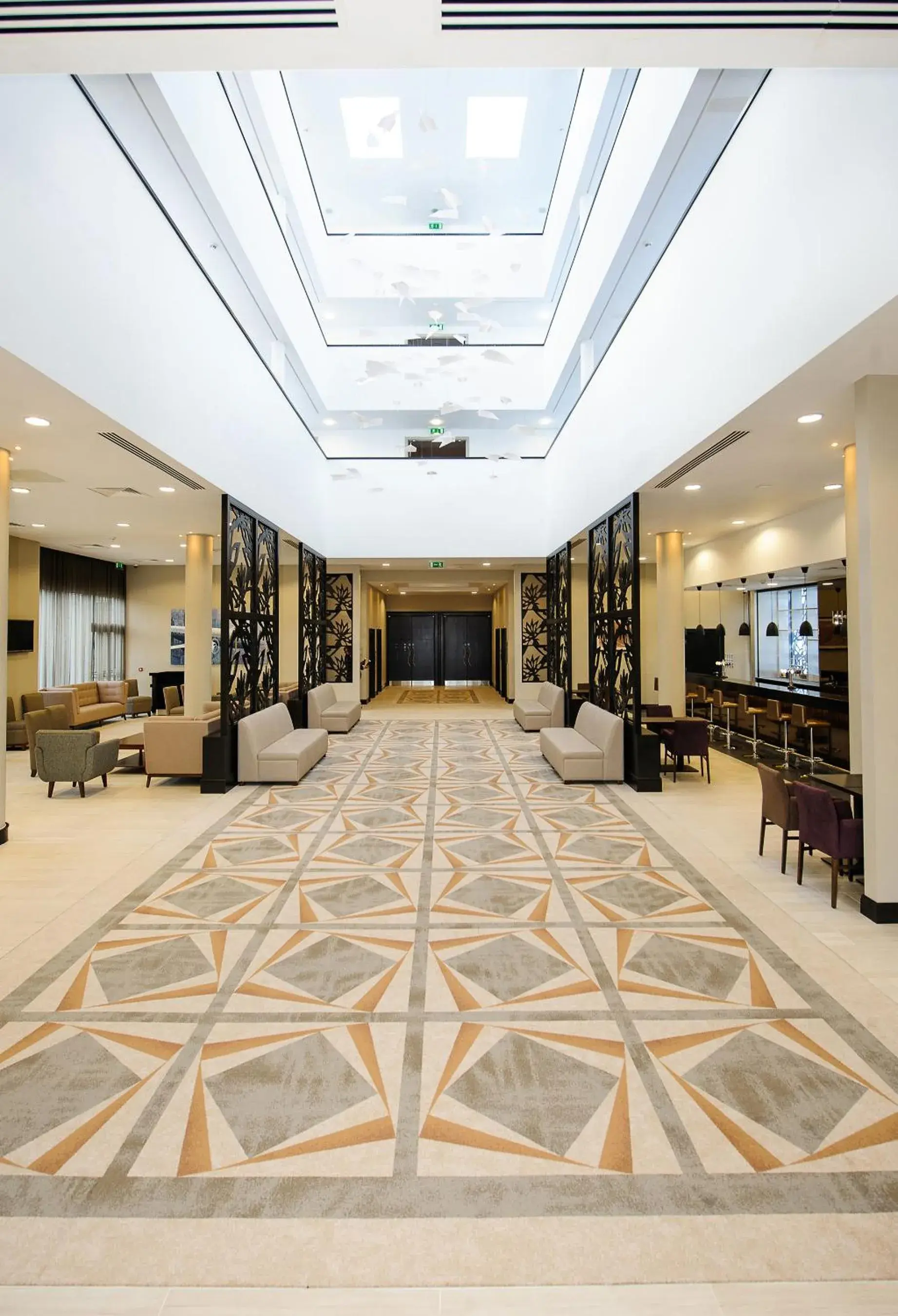 Lobby or reception, Lounge/Bar in Heston Hyde Hotel