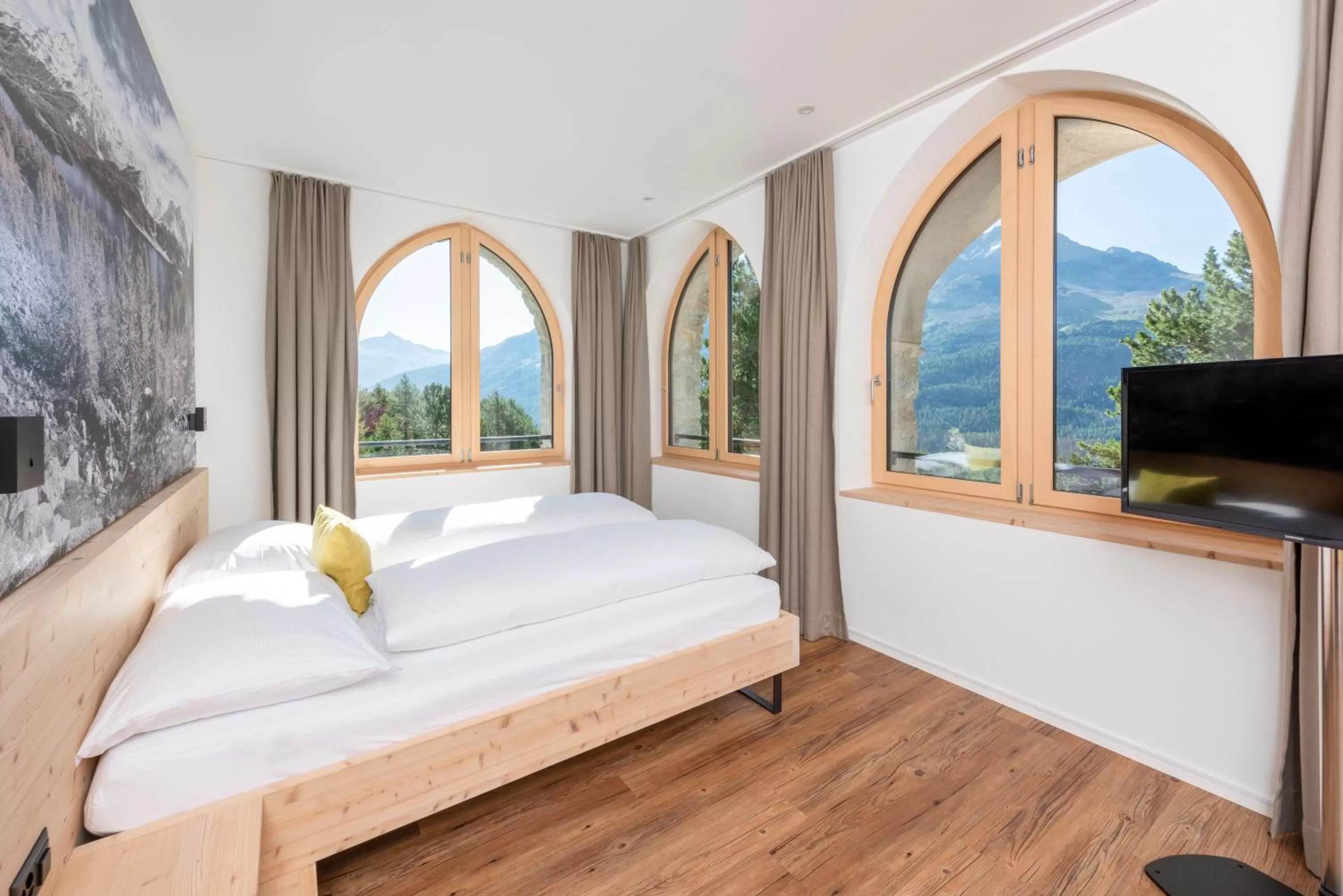 Photo of the whole room, Bed in Berghotel Randolins