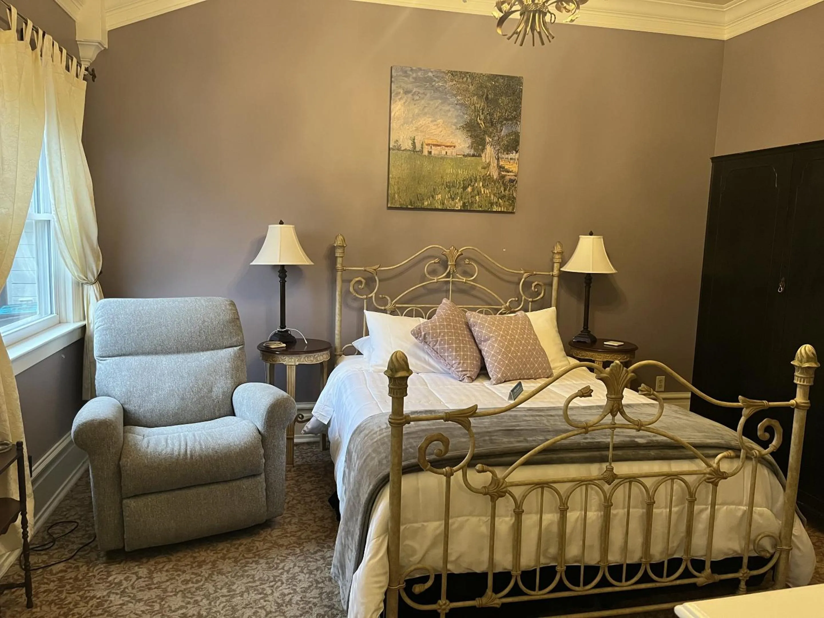 Bedroom in Abbey House Inn