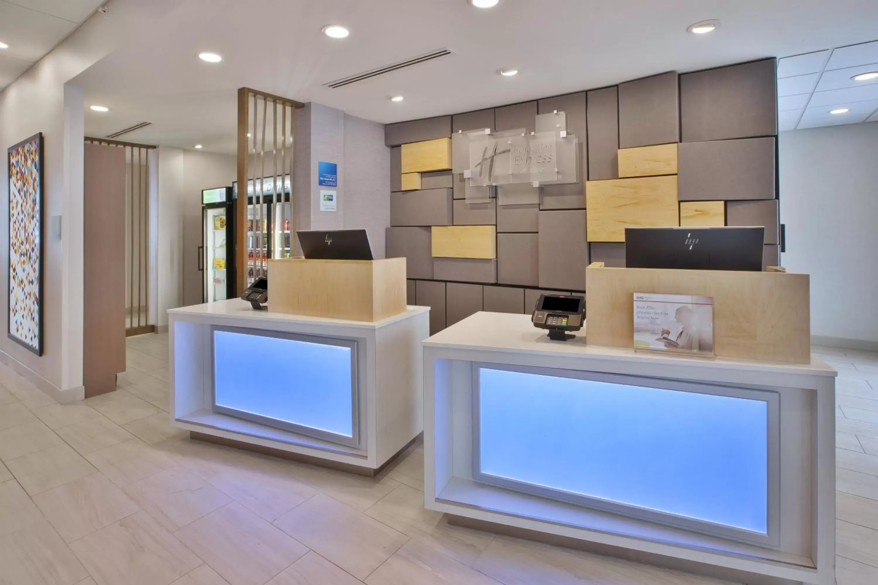 Property building, Lobby/Reception in Holiday Inn Express - Auburn Hills South, an IHG Hotel