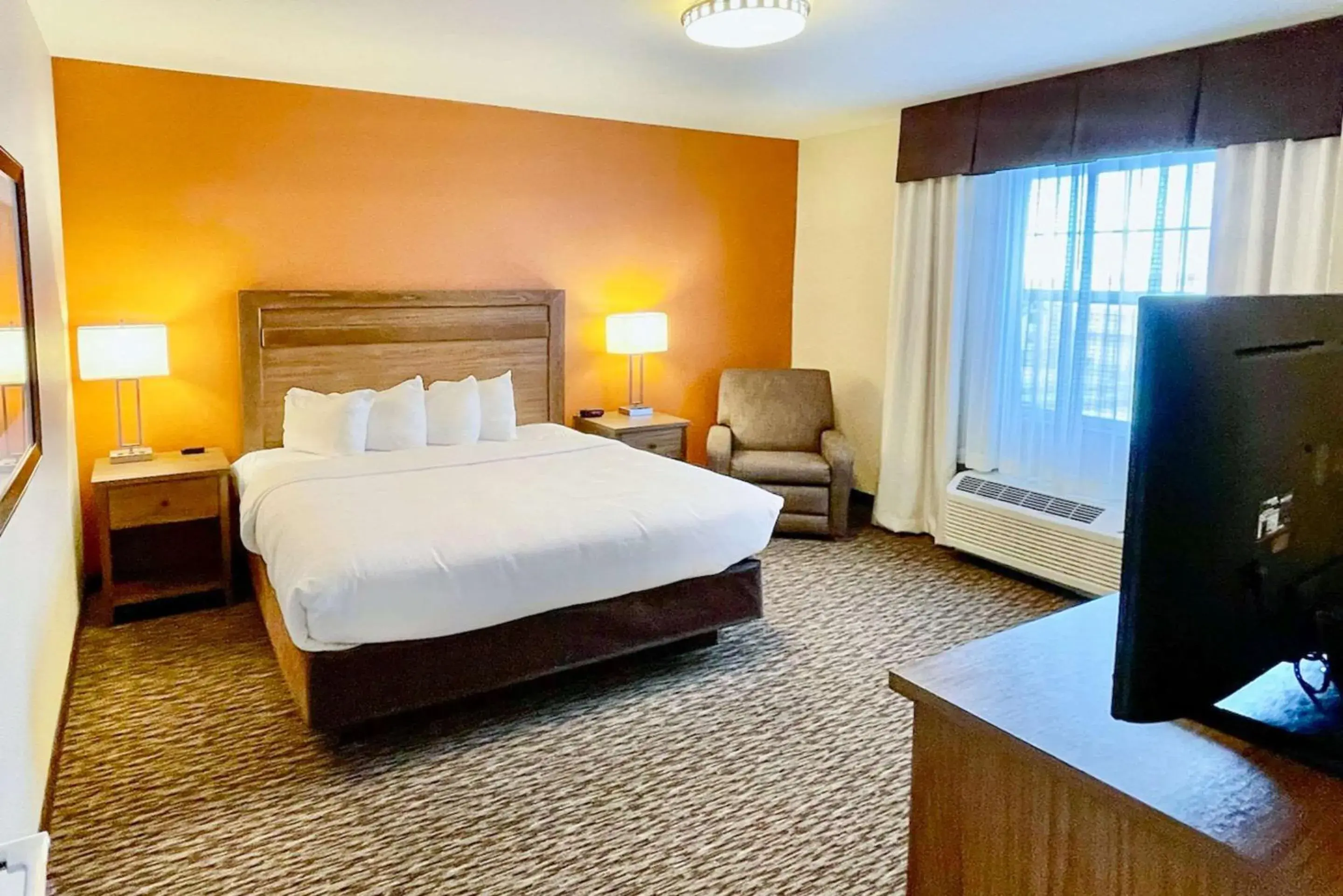 Bedroom, Bed in MainStay Suites Watford City - Event Center