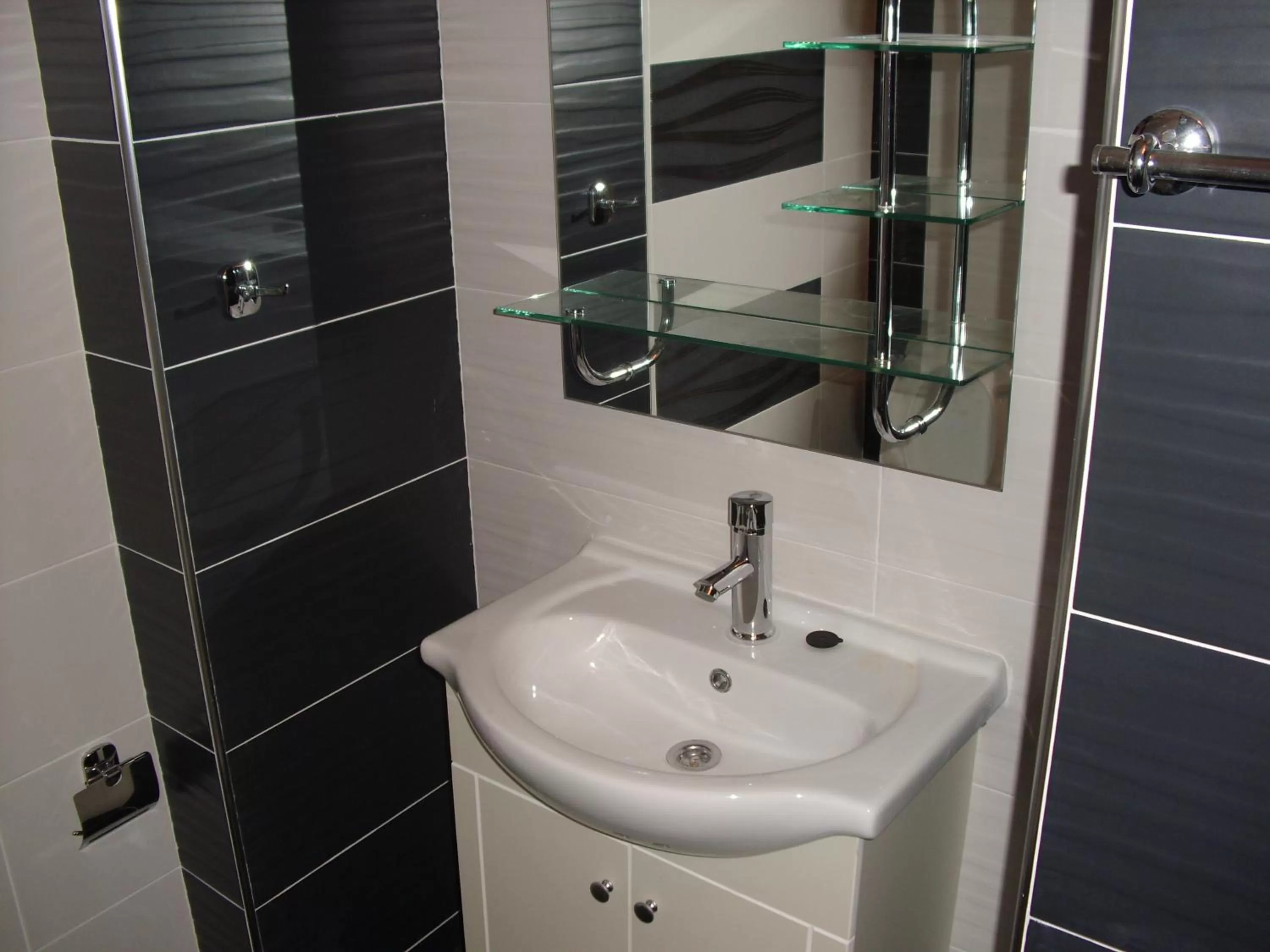 Bathroom in Family Hotel Malibu