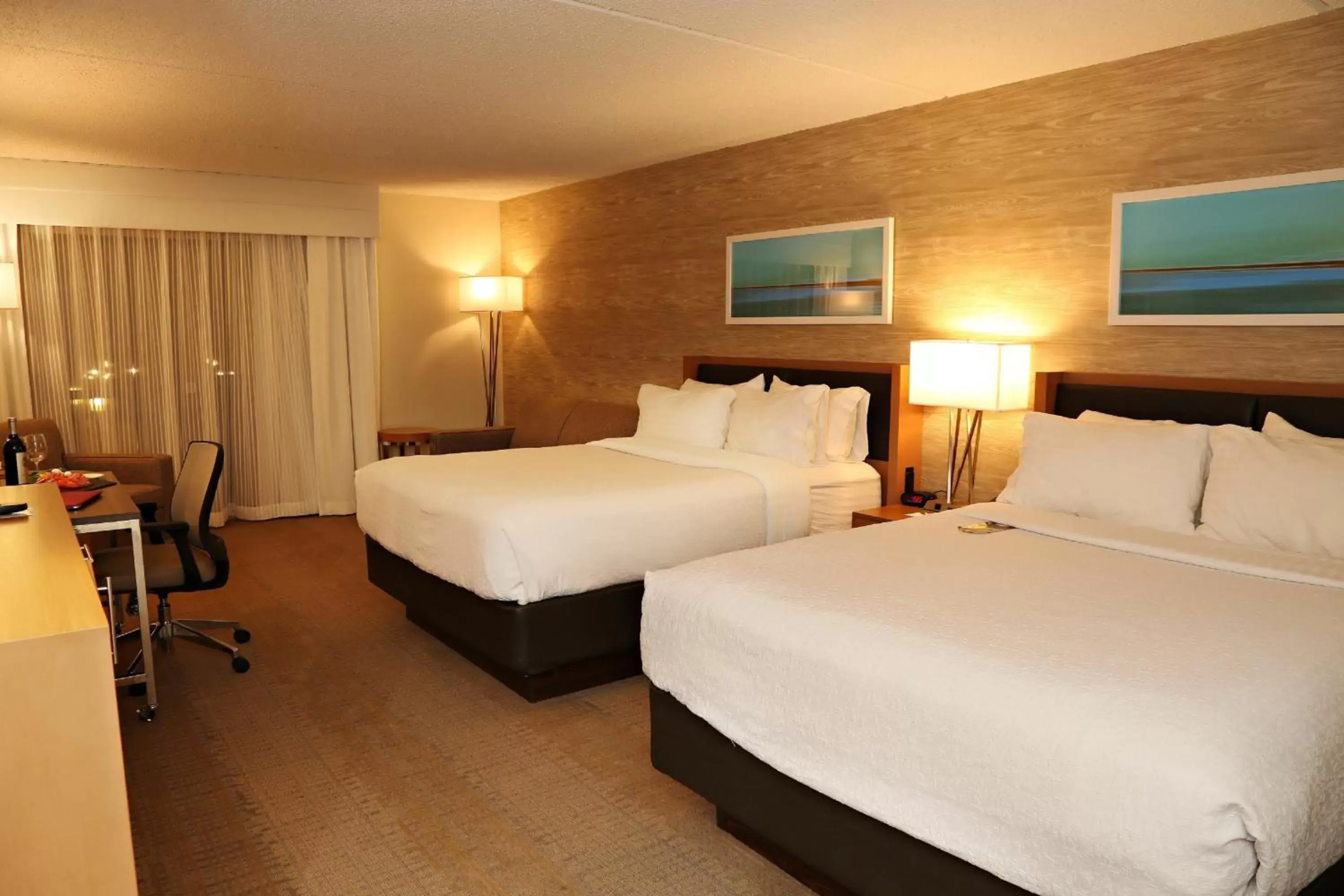 Photo of the whole room, Bed in enVision Hotel & Conference Center Mansfield-Foxboro
