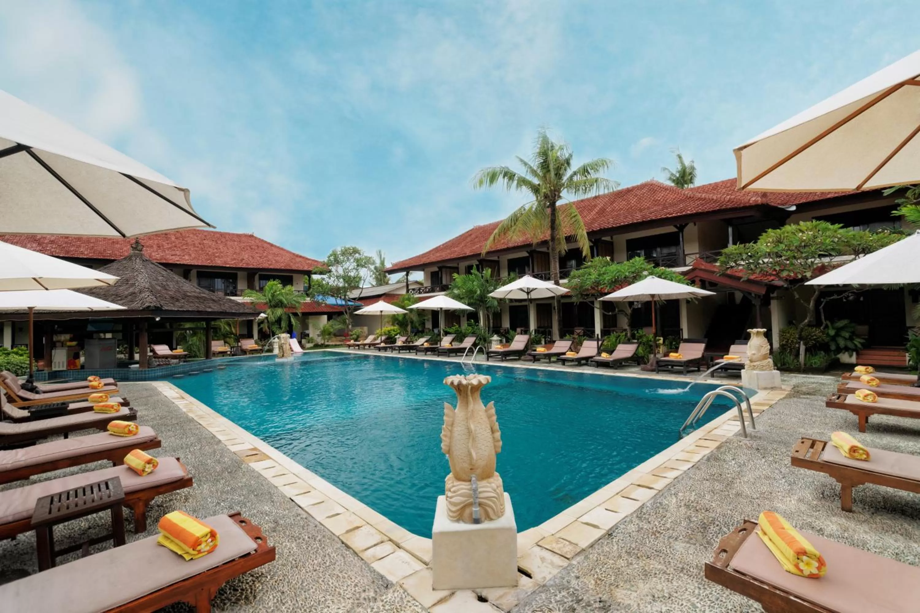 Swimming pool in Legian Paradiso Hotel