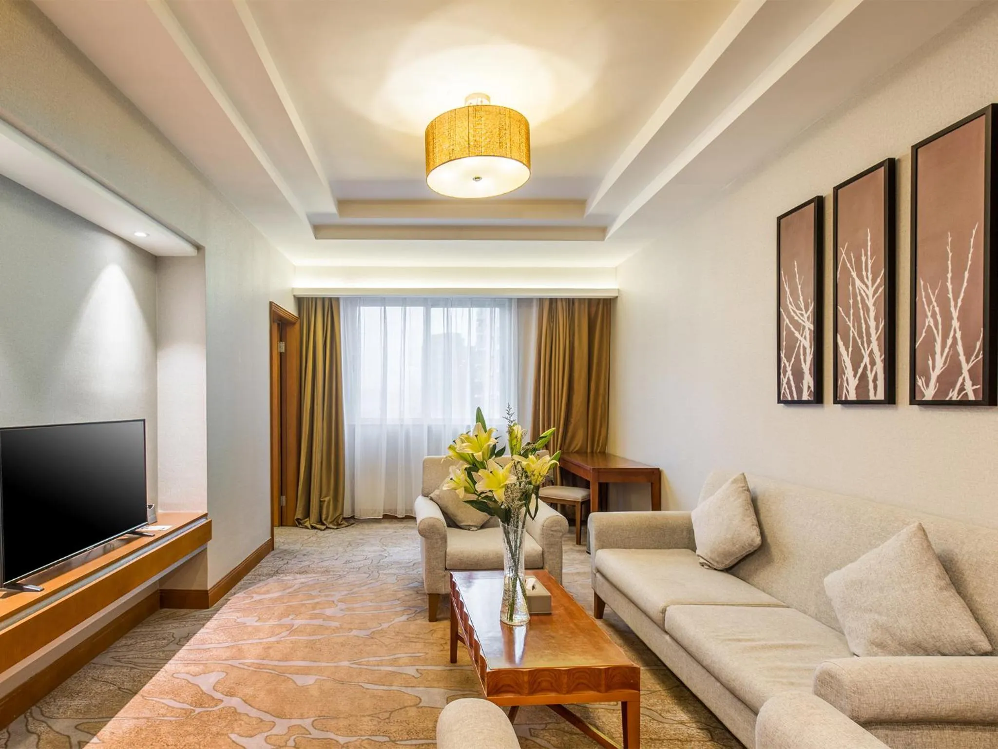 Living room in Wan Yue Grand Skylight Hotel