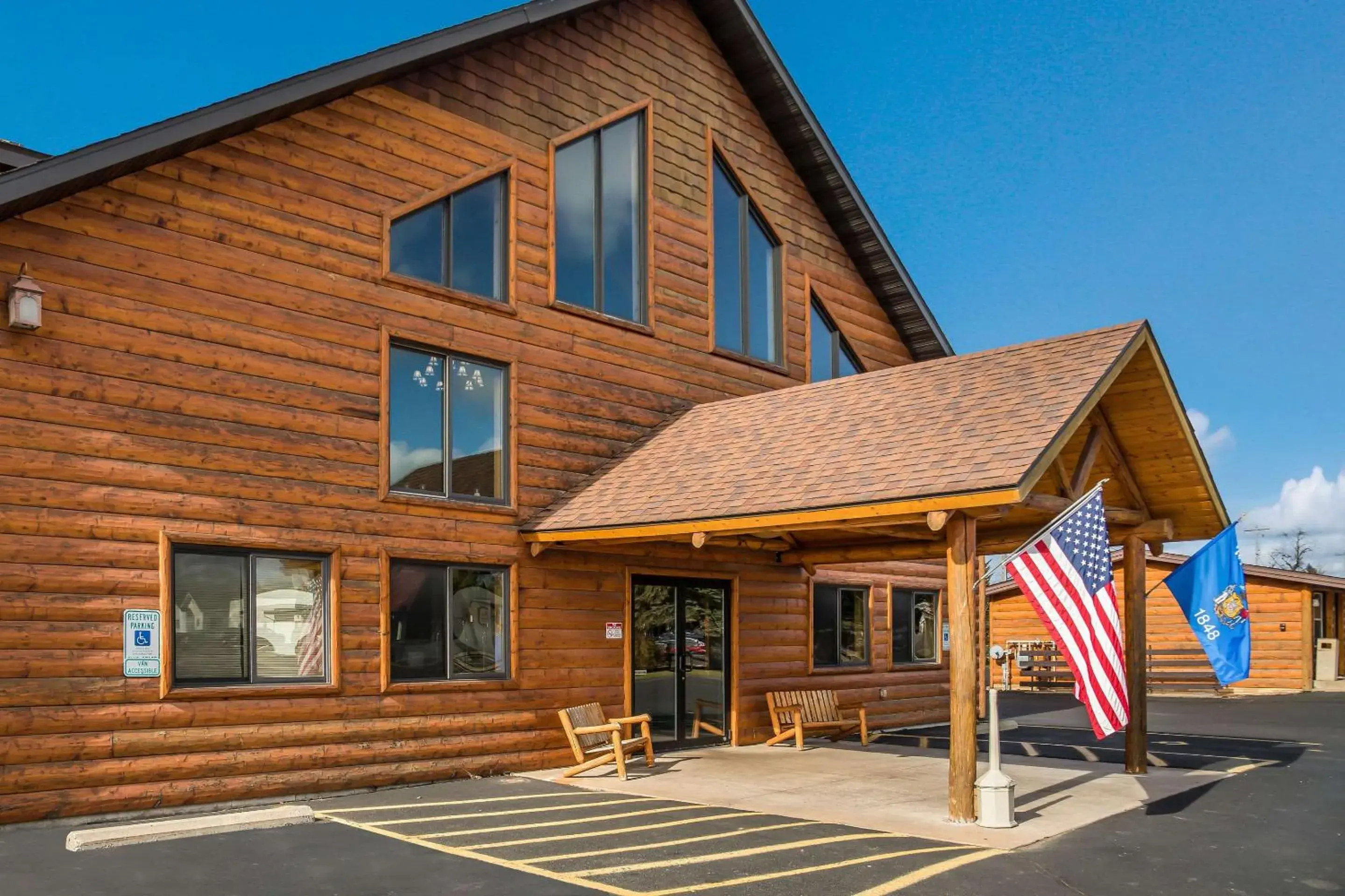 Property Building in EconoLodge by Choice Hotels - Rice Lake