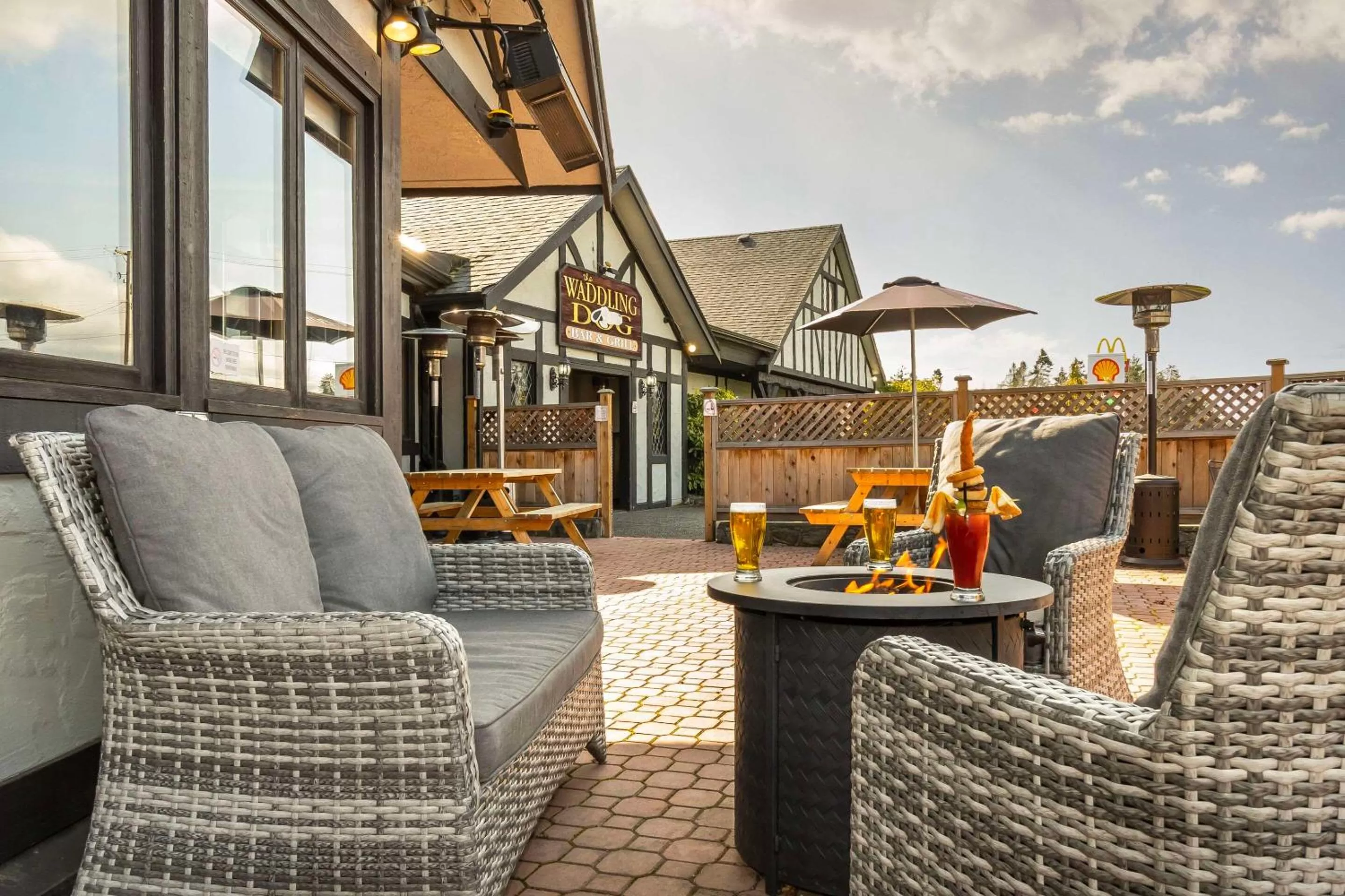 Swimming pool in Quality Inn Waddling Dog