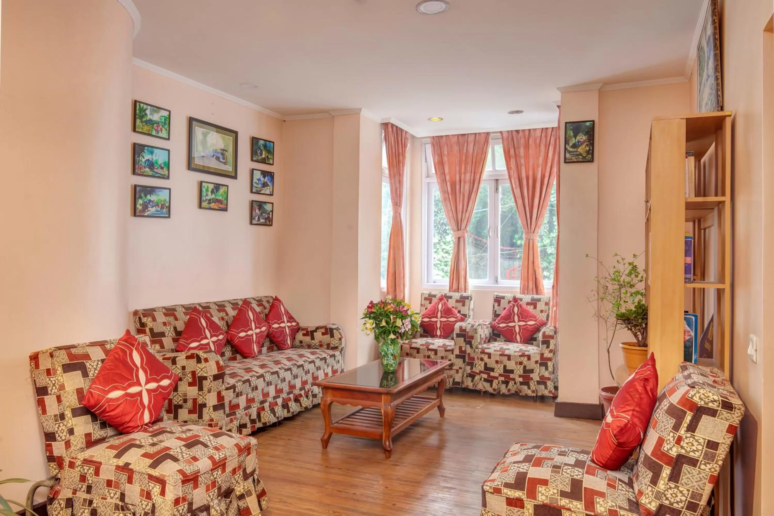 Library in Muscatel Spring Burn - 100 Mts from Mall Road