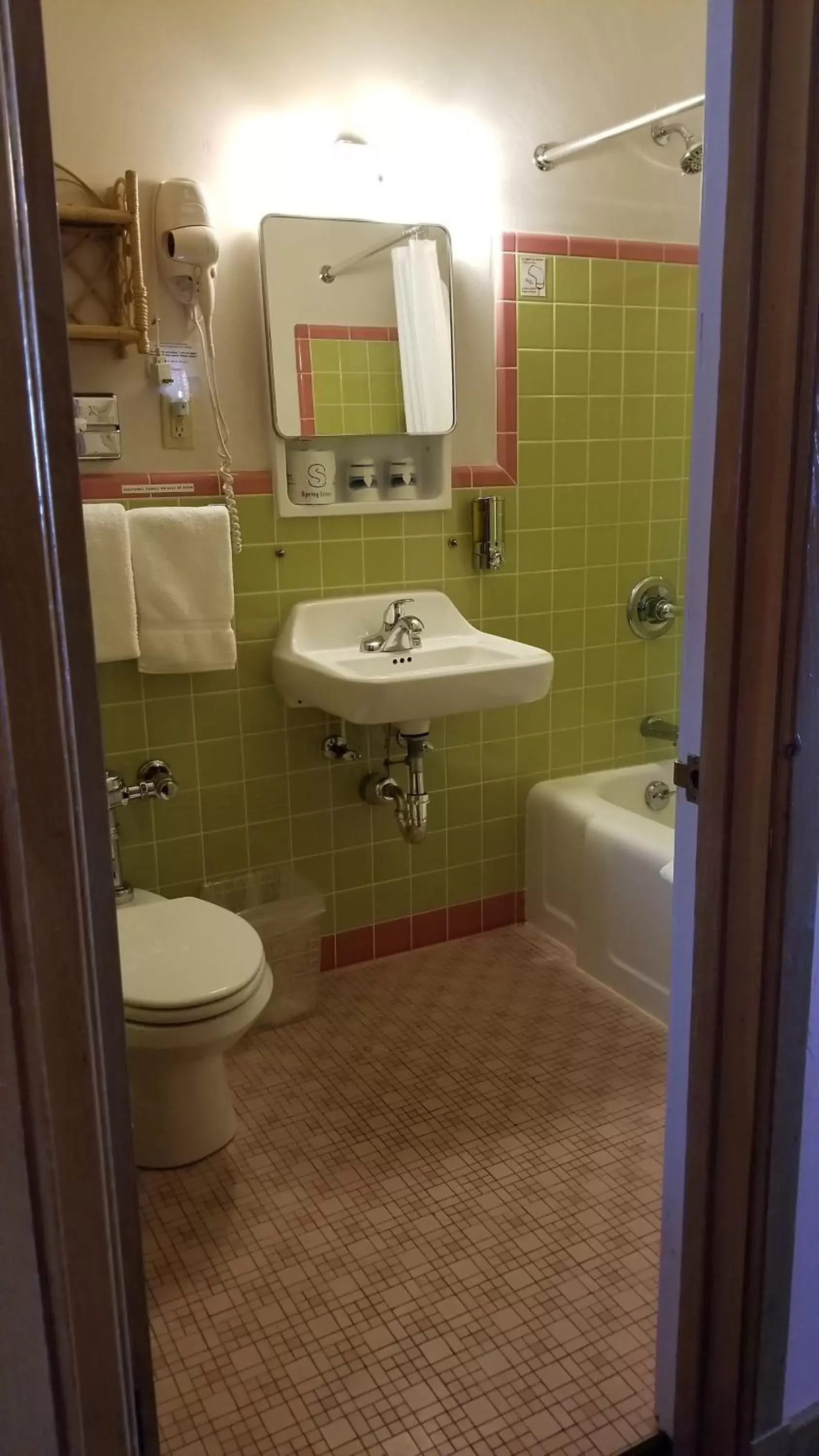 Bathroom in Holiday Music Motel