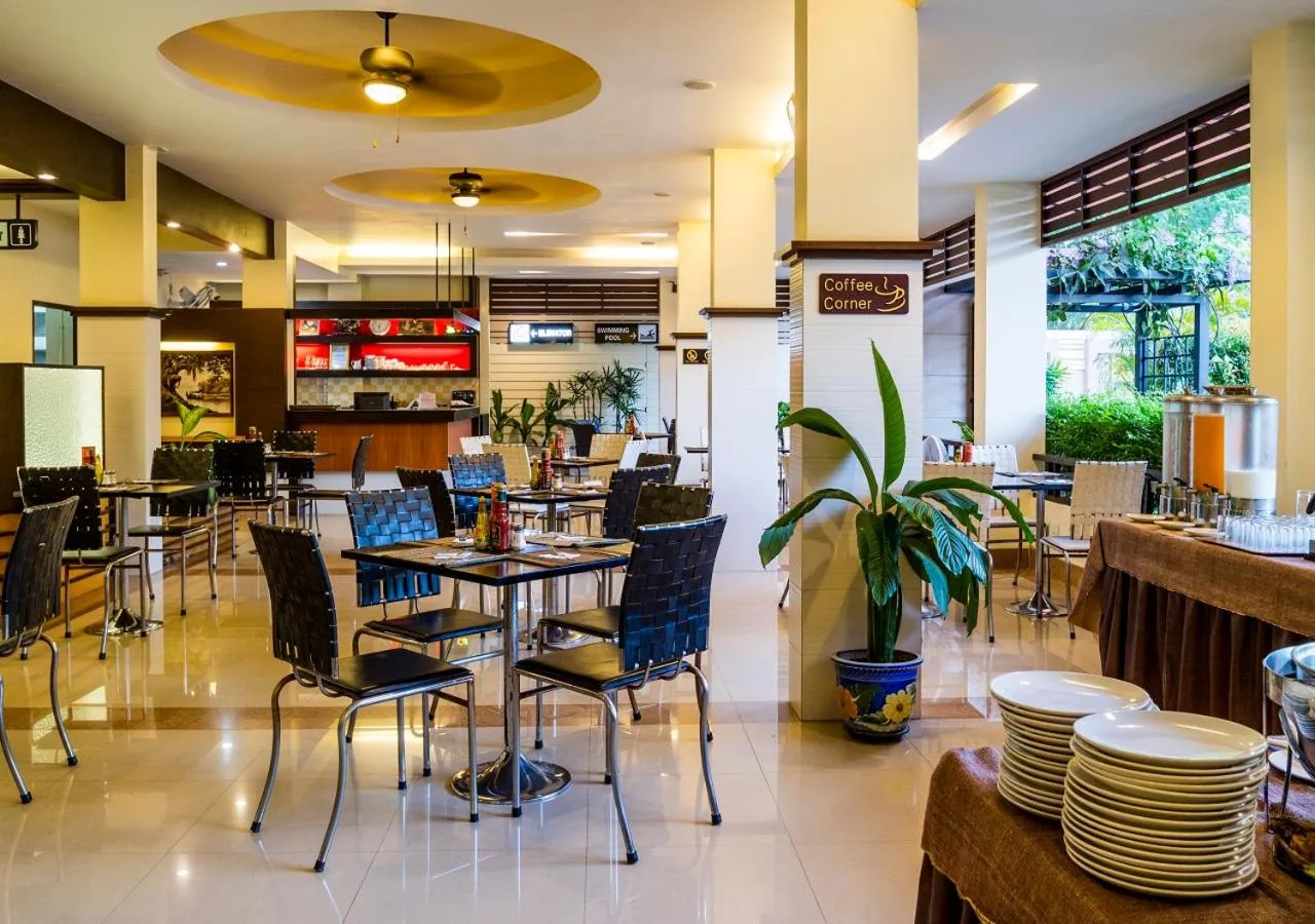 Restaurant/places to eat in Sakulchai Place