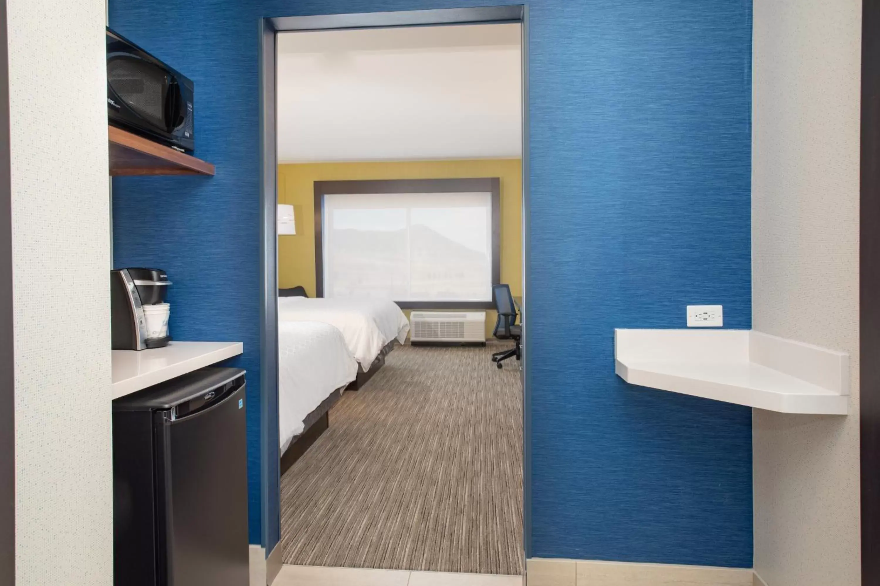 Photo of the whole room, Bathroom in Holiday Inn Express & Suites - Ely, an IHG Hotel