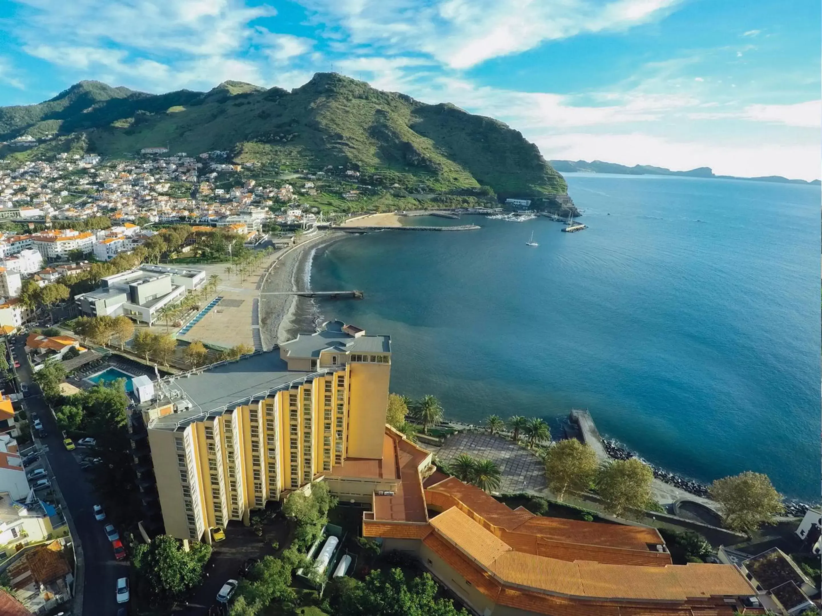 Property building, Bird's-eye View in Dom Pedro Madeira