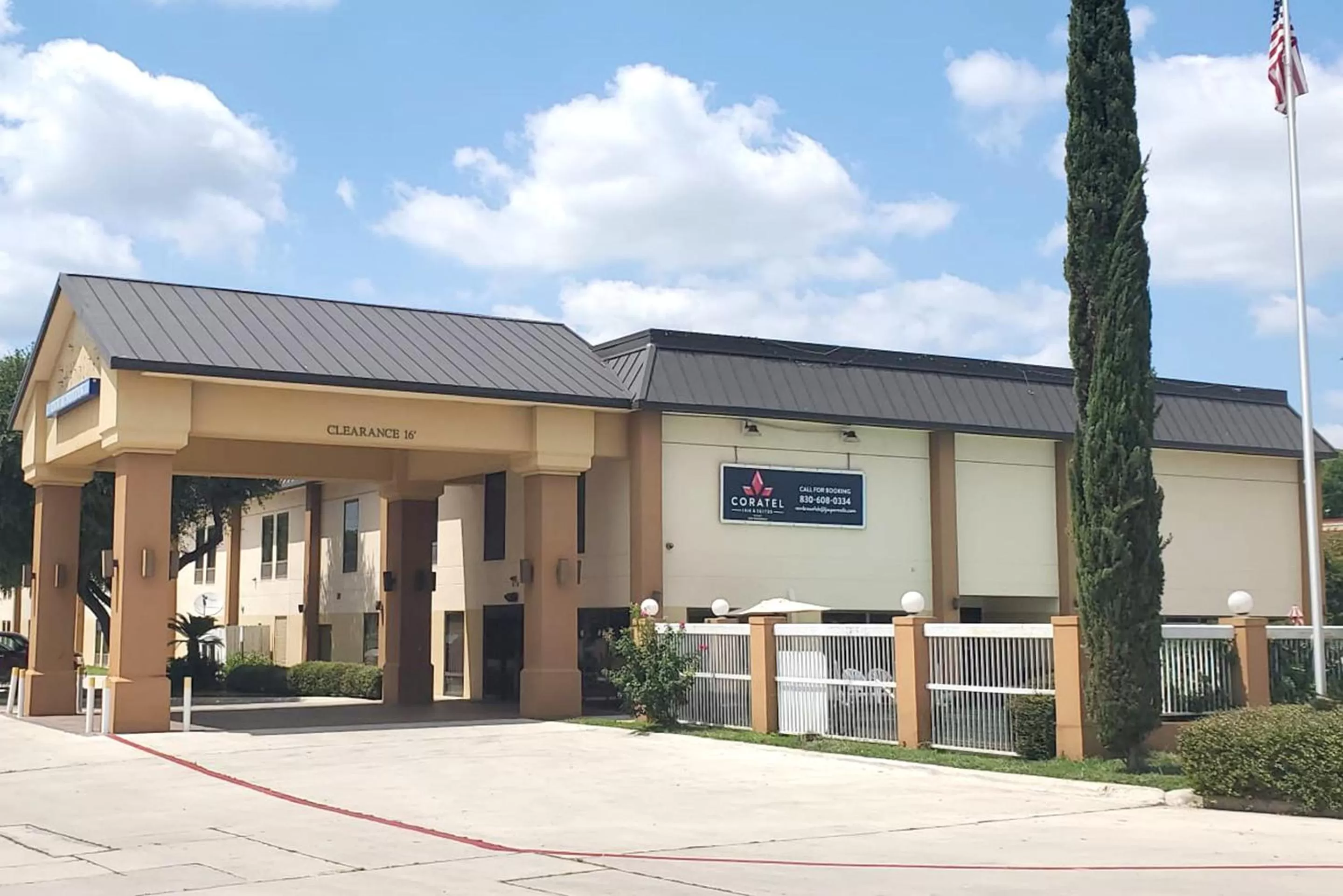 Property building in Coratel Inn & Suites by Jasper New Braunfels IH-35 EXT 189