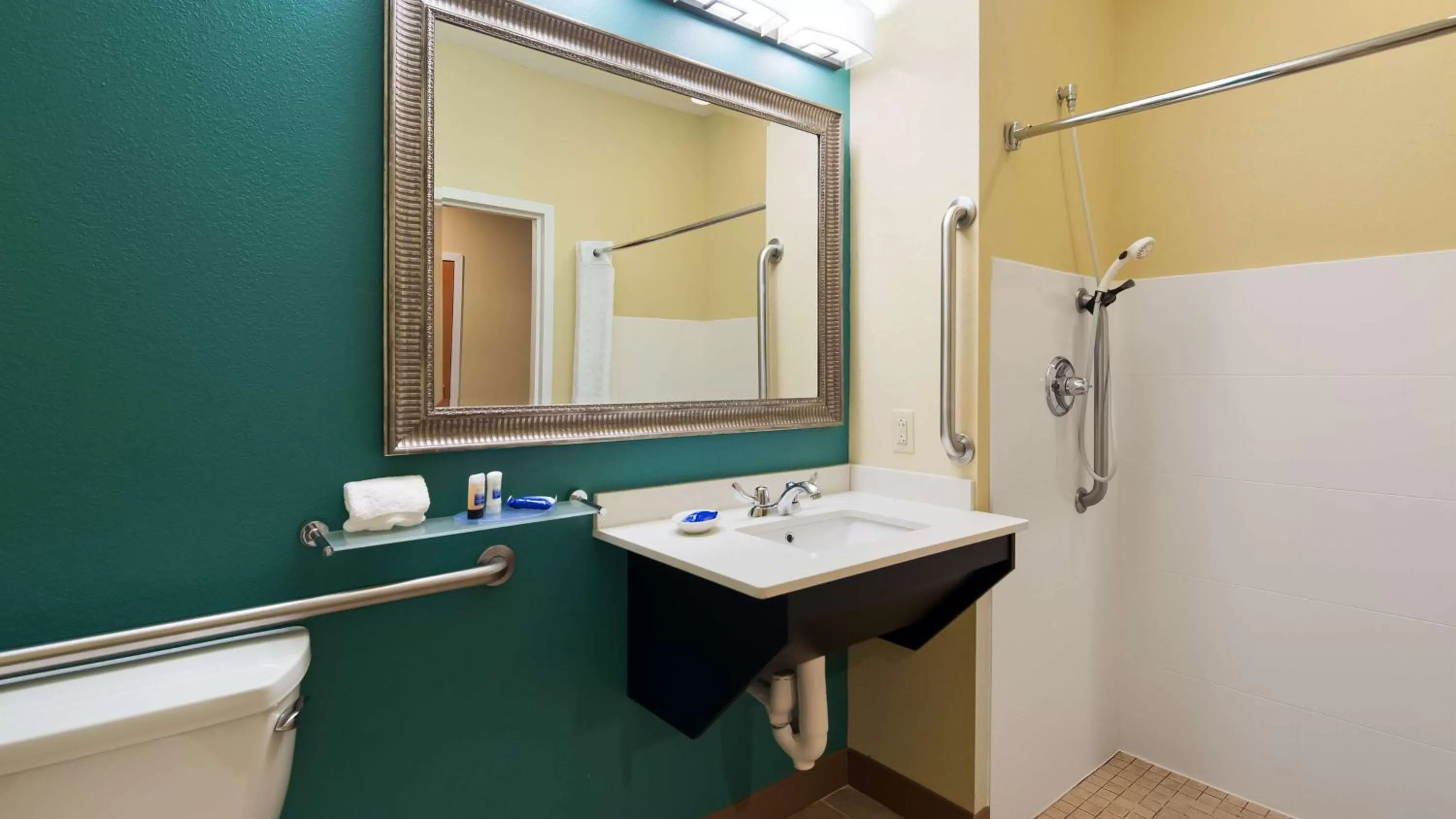 Bathroom in Best Western Plus Harrisburg Mechanicsburg