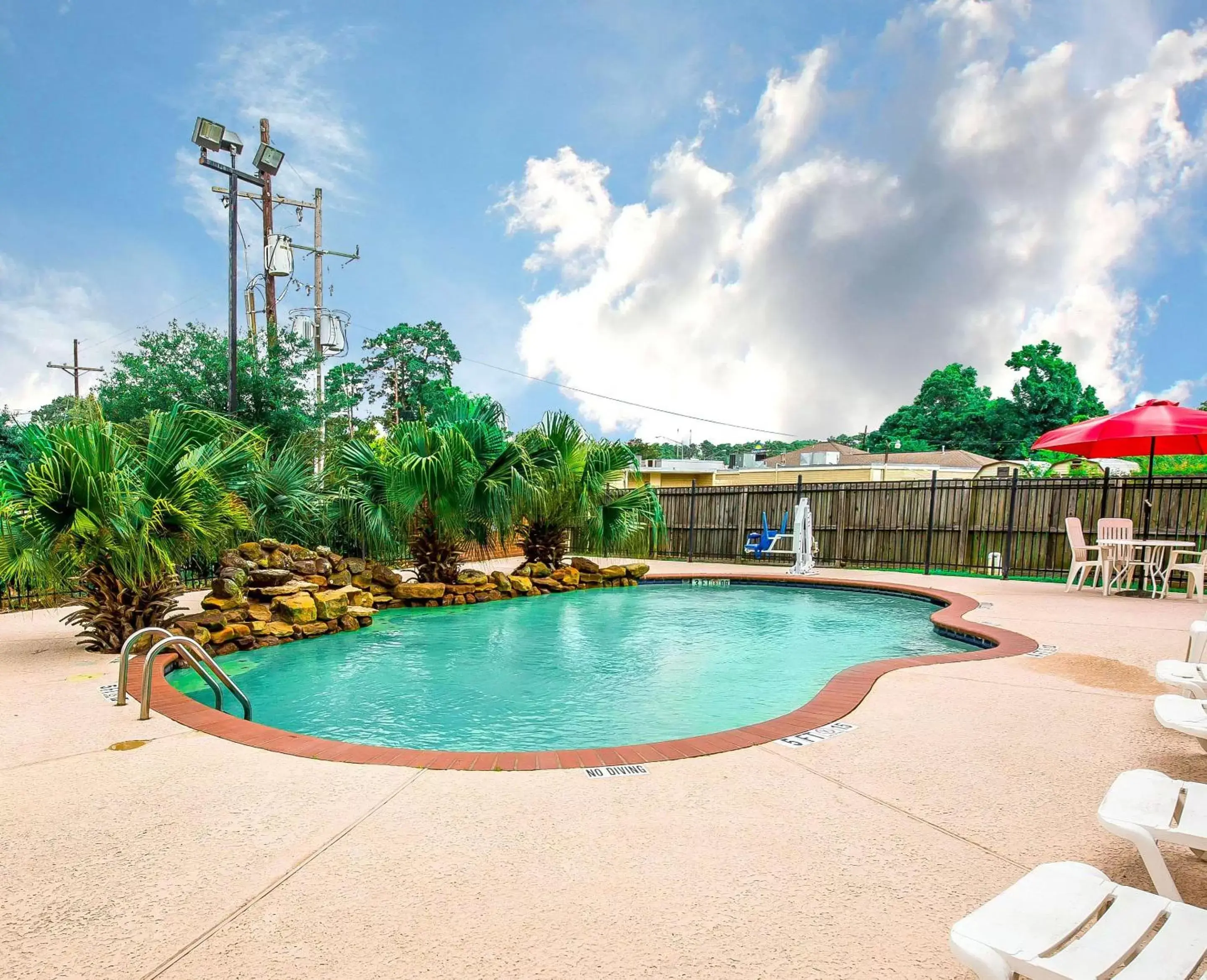 On site, Swimming Pool in Econo Lodge Inn & Suites Beaumont