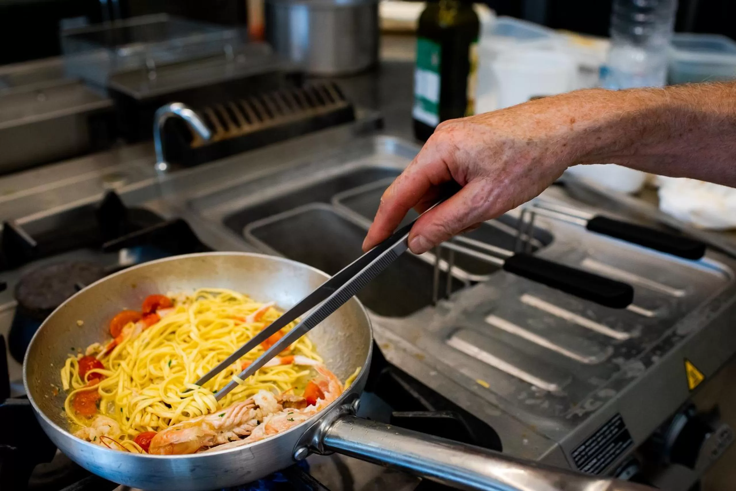 Restaurant/places to eat in M2 Hotel