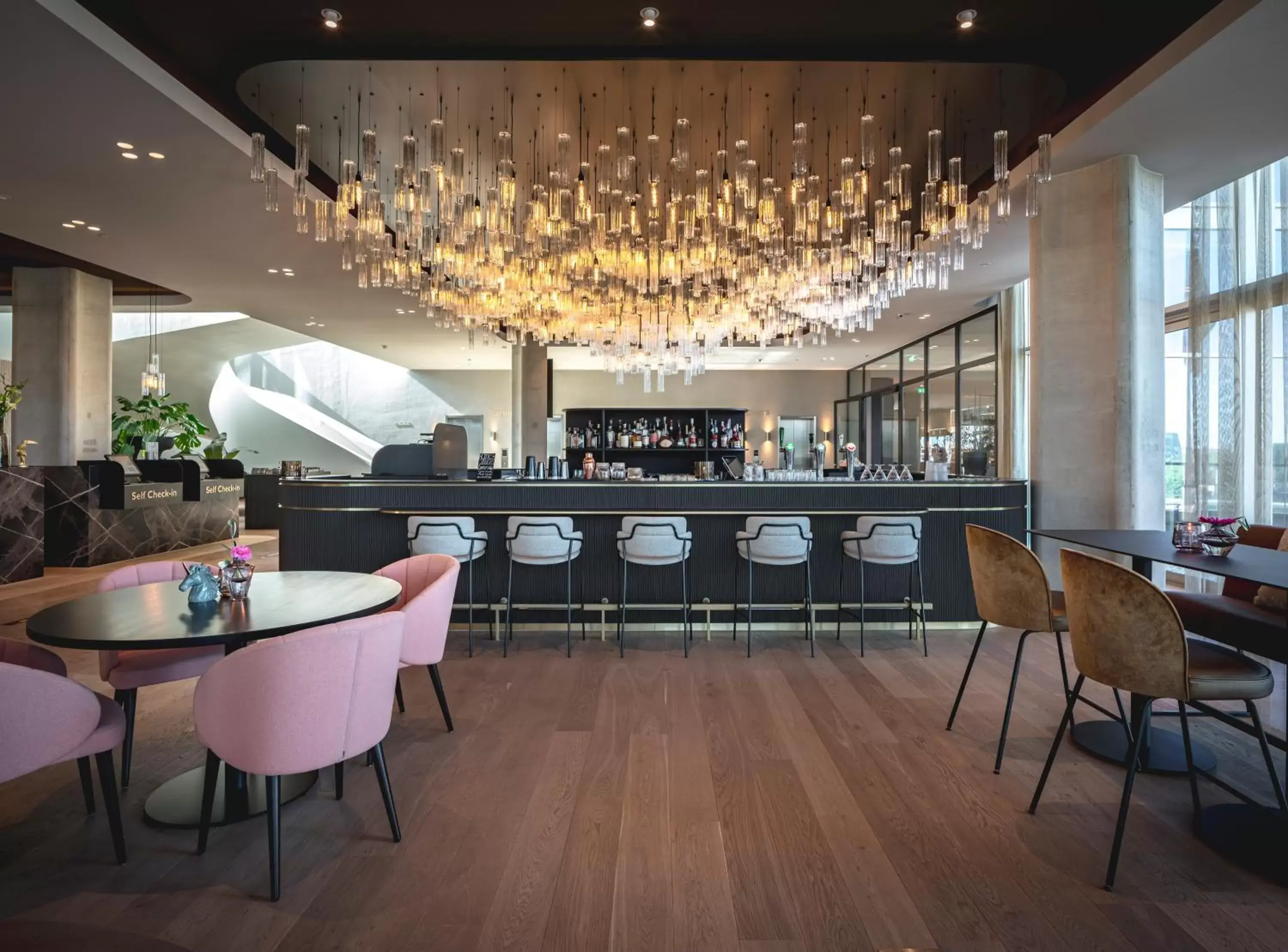 Lounge or bar, Restaurant/Places to Eat in Van der Valk Hotel Amsterdam Zuidas -Rai