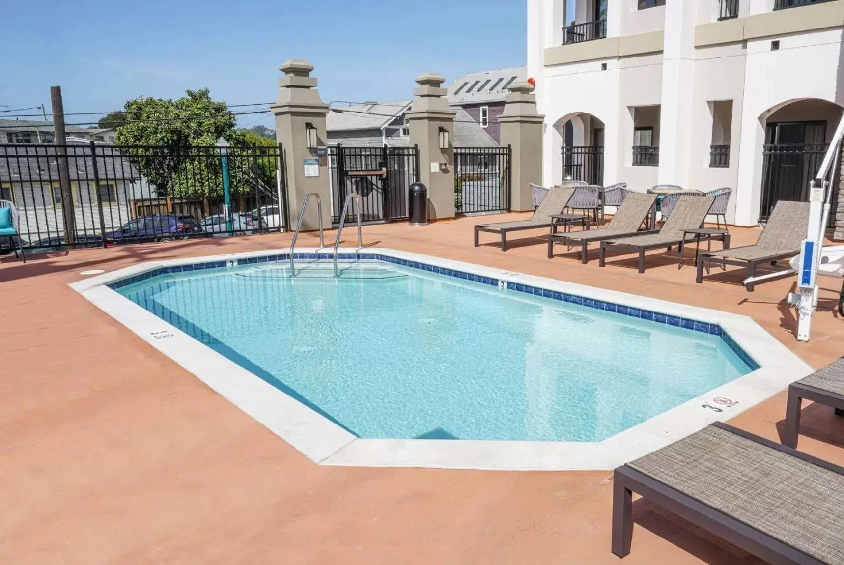 Pool view, Swimming Pool in La Quinta Inn & Suites by Wyndham Santa Cruz