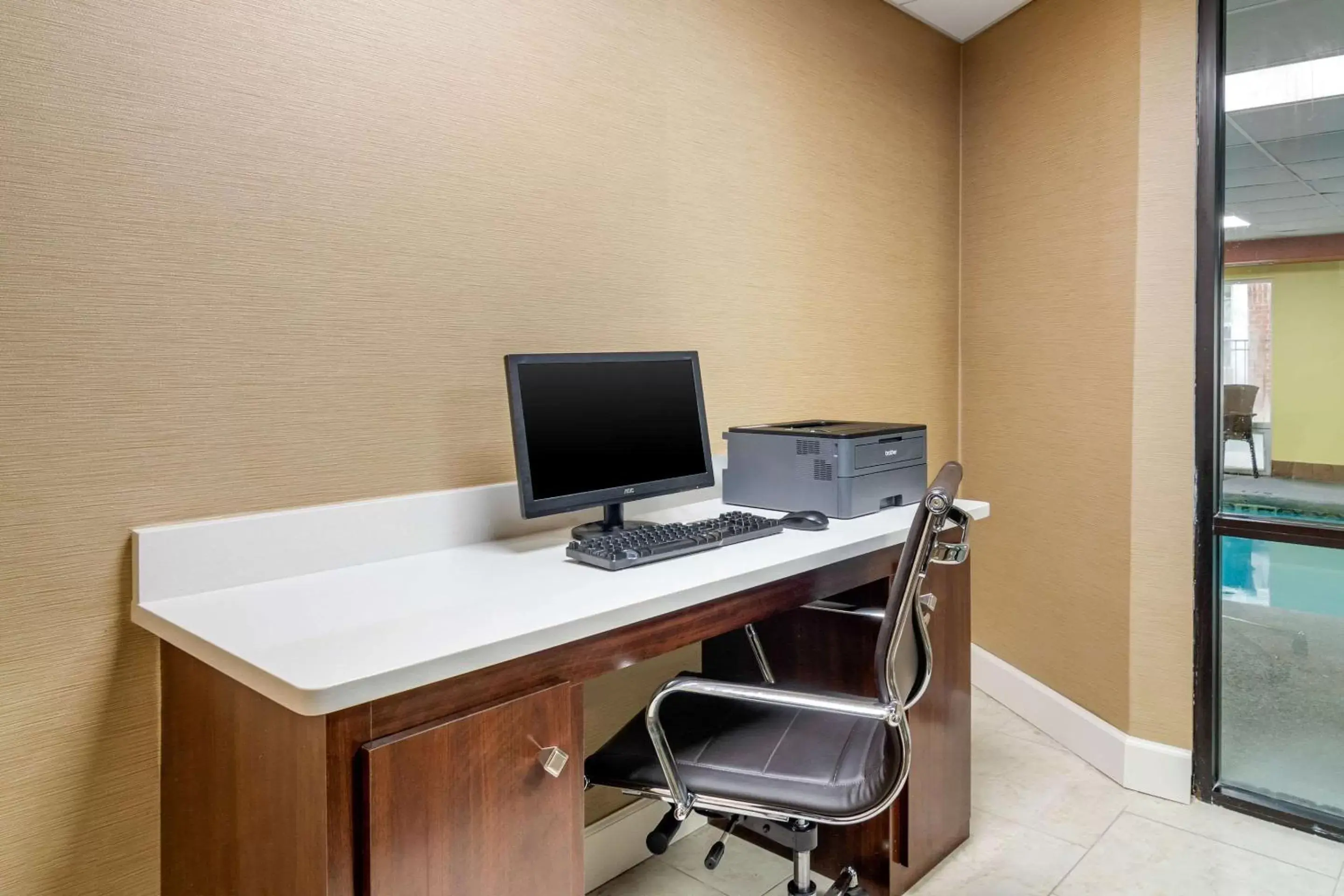 Business facilities in Comfort Inn & Suites Macon North I-75