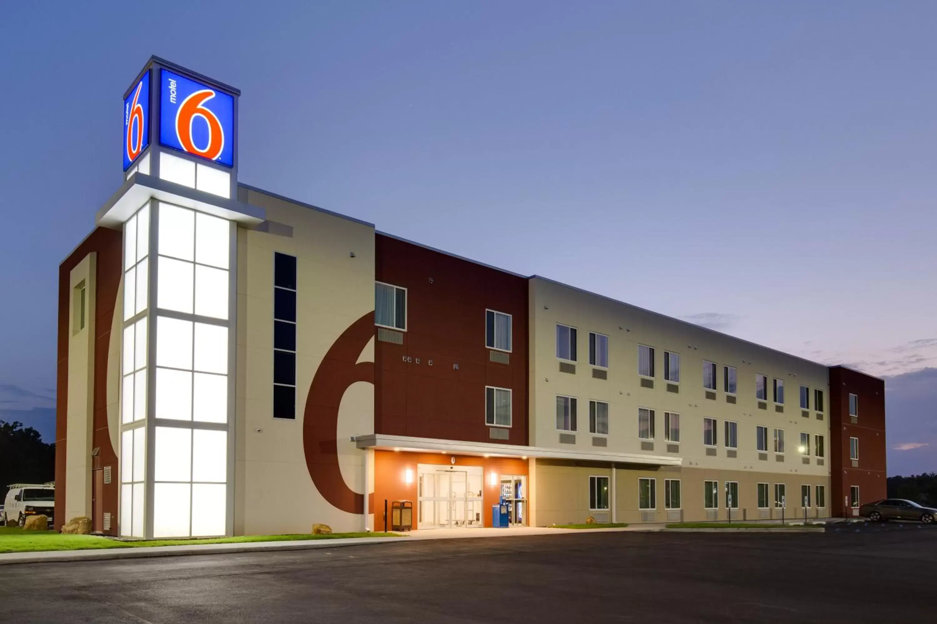 Facade/entrance, Property Building in Motel 6-Poplar Bluff, MO