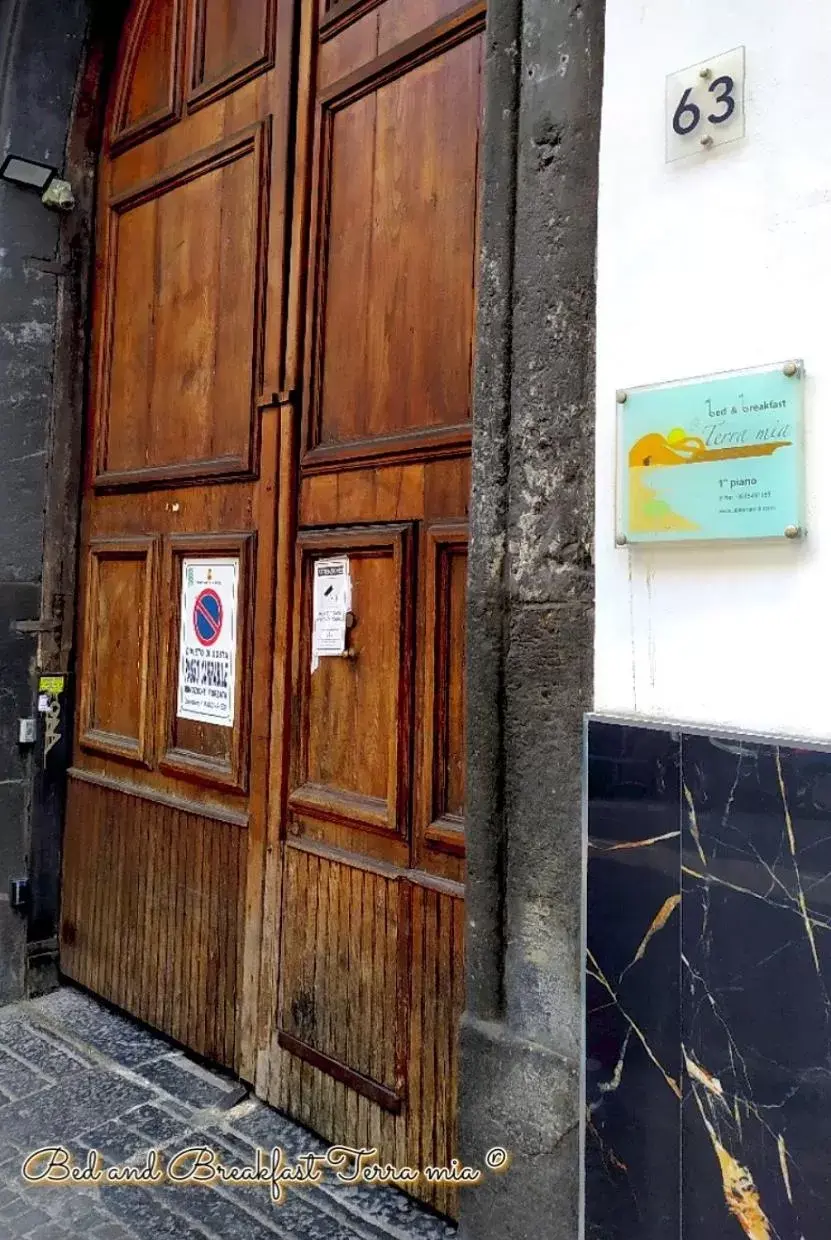 Facade/Entrance in B&B Terra Mia Napoli