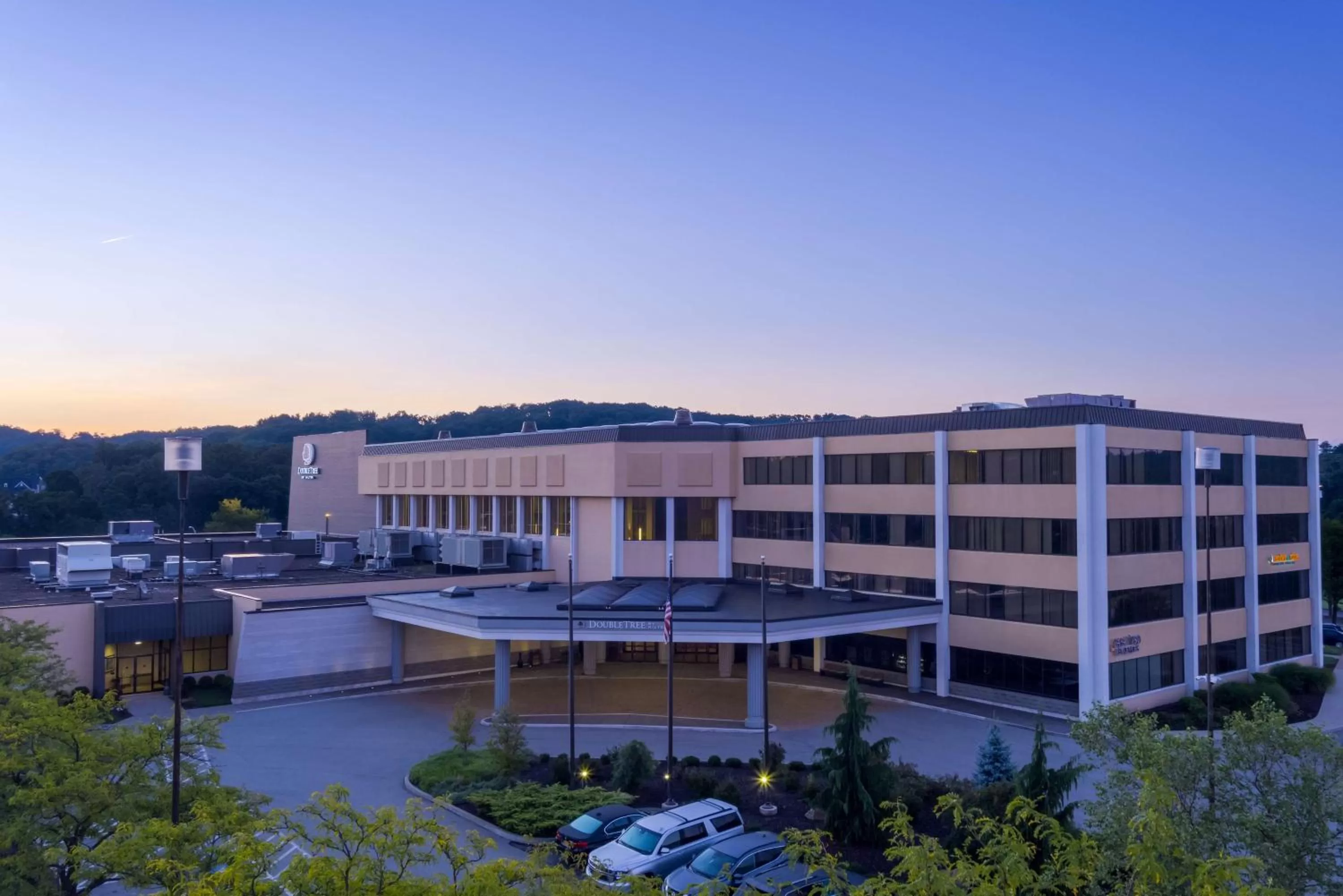 Property building in DoubleTree by Hilton Pittsburgh - Cranberry