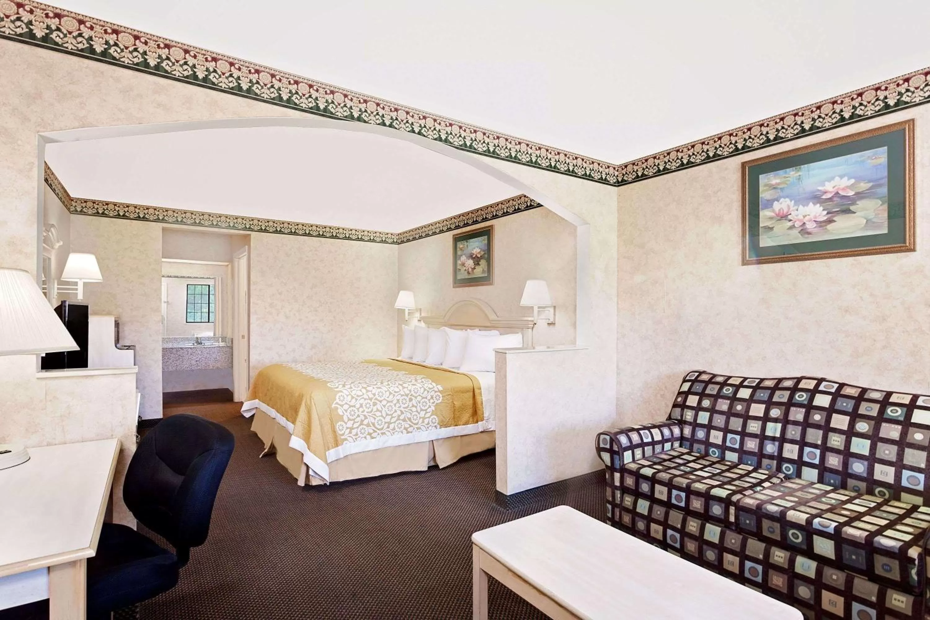 Photo of the whole room, Bed in Your Place Inn