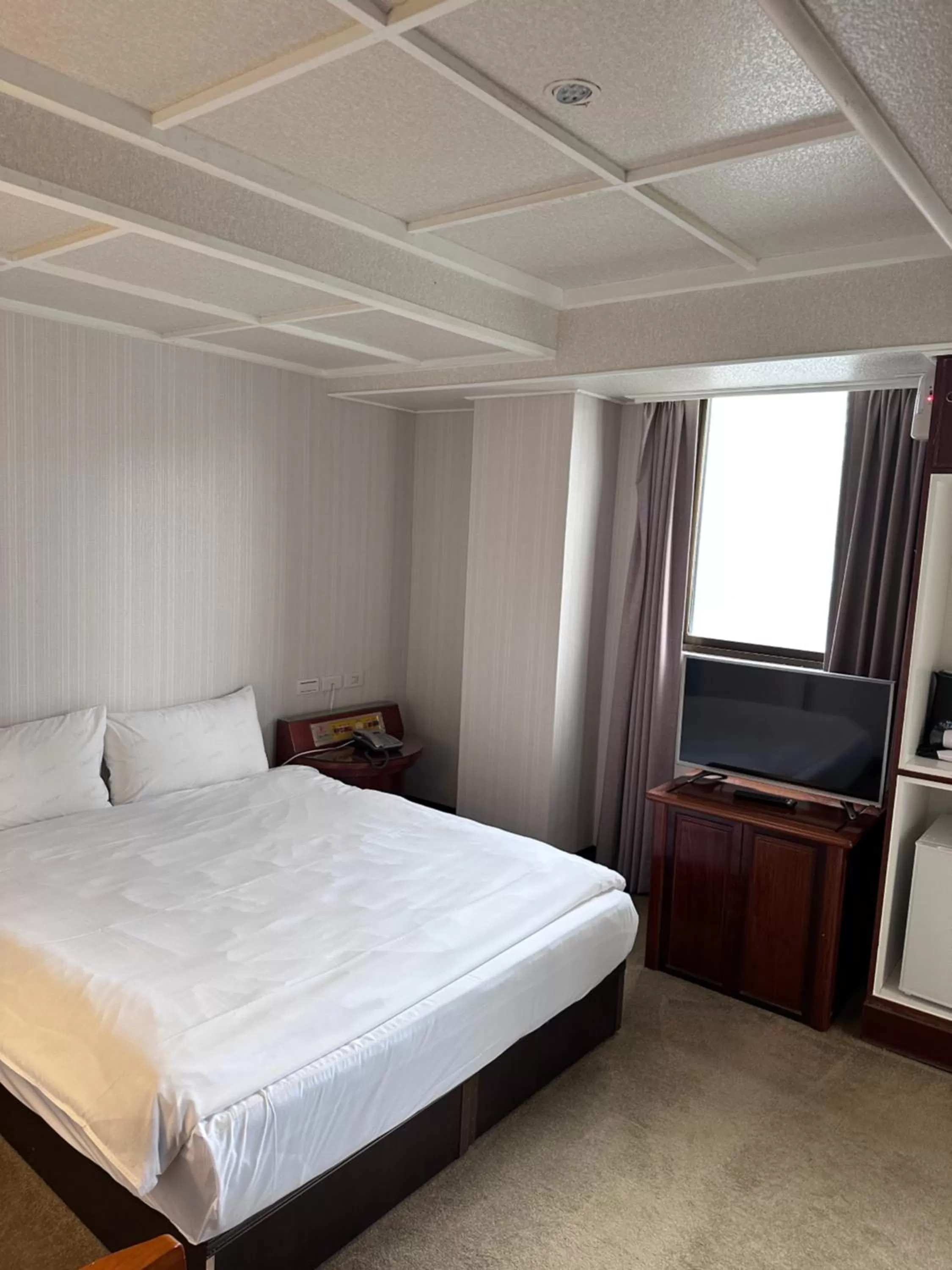 Bedroom, Bed in Shanger Hotel