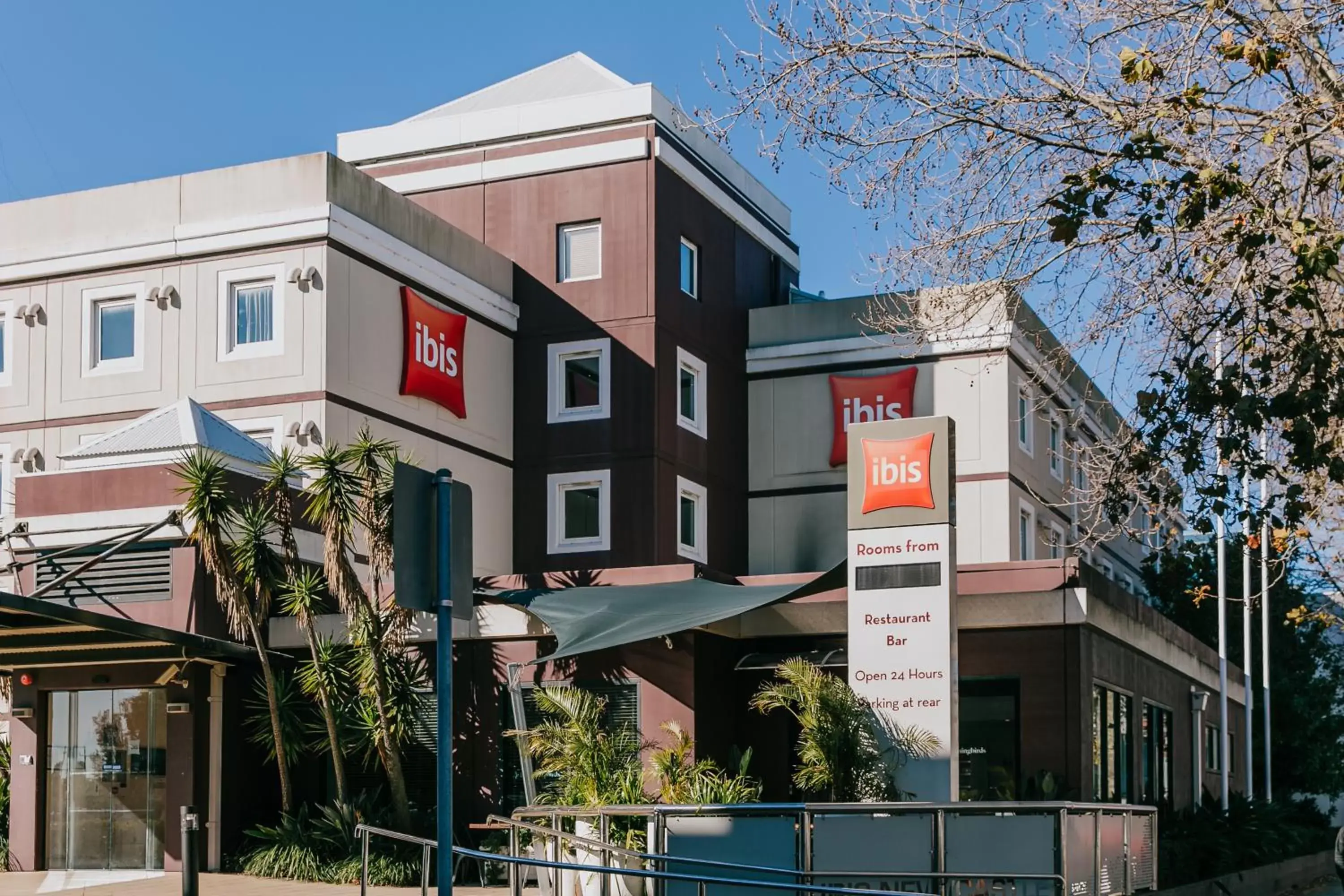 Facade/entrance, Property Building in ibis Newcastle