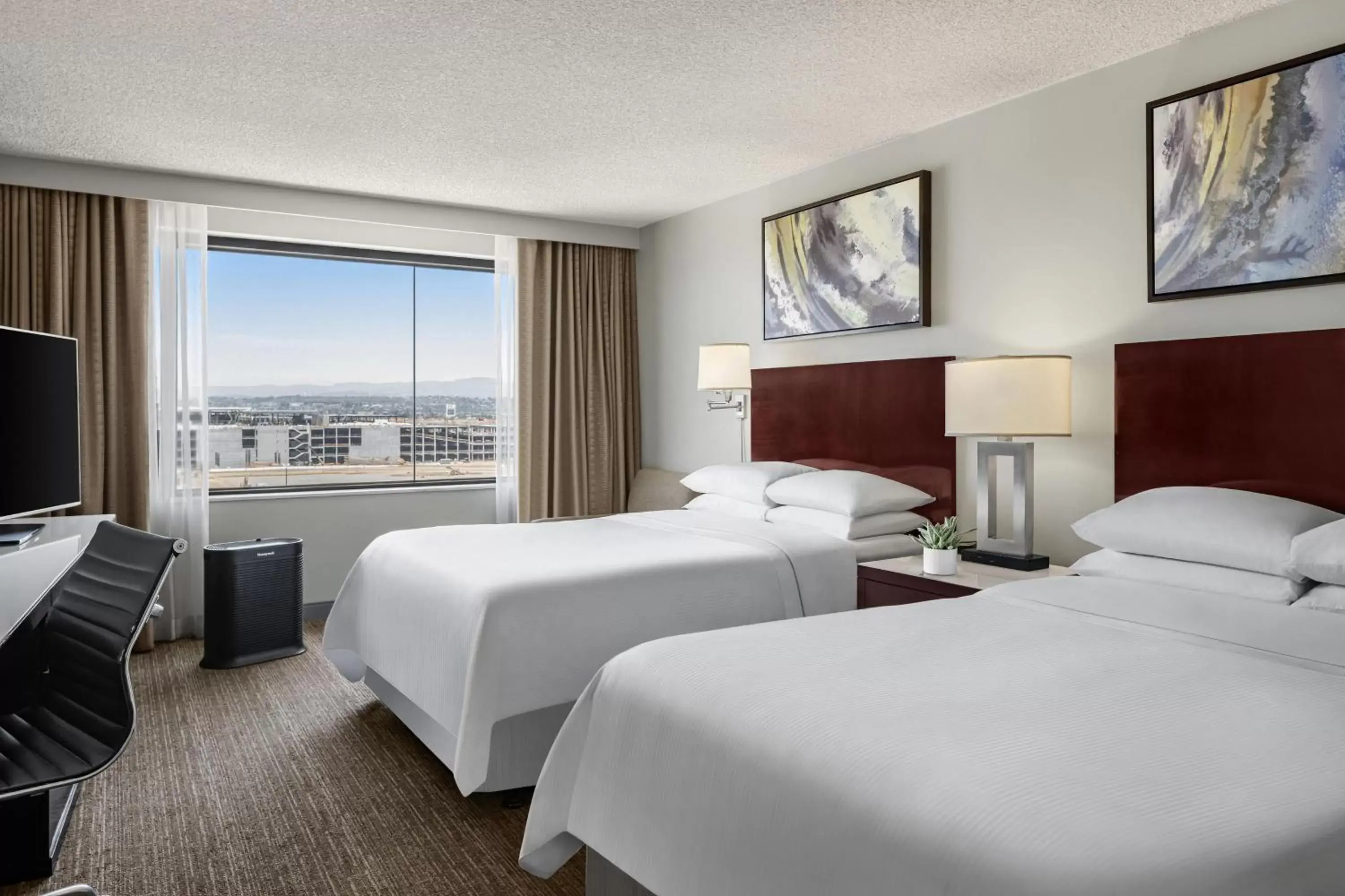 Photo of the whole room, Bed in The Westin Los Angeles Airport