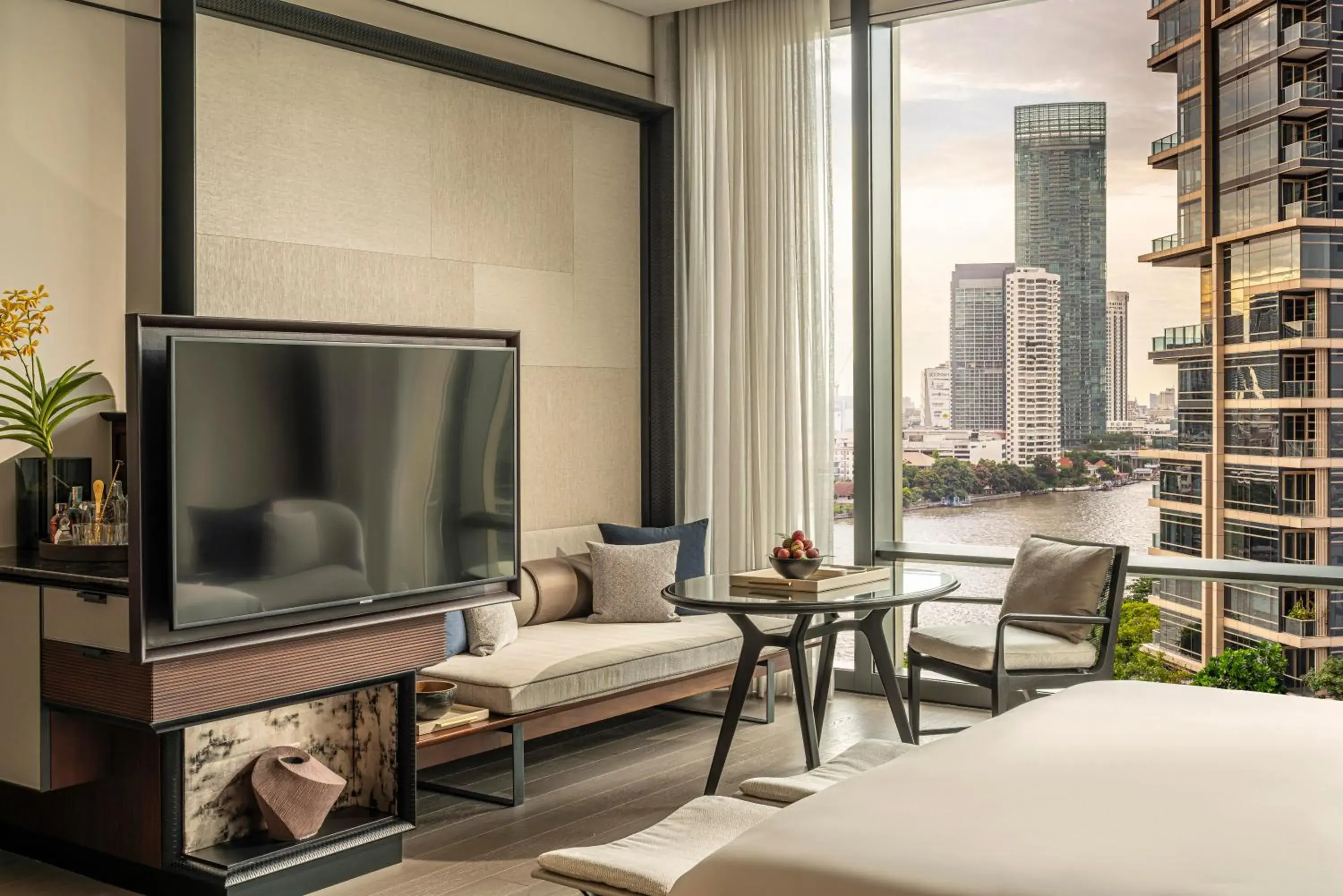 Bedroom, TV/Entertainment Center in Four Seasons Hotel Bangkok at Chao Phraya River