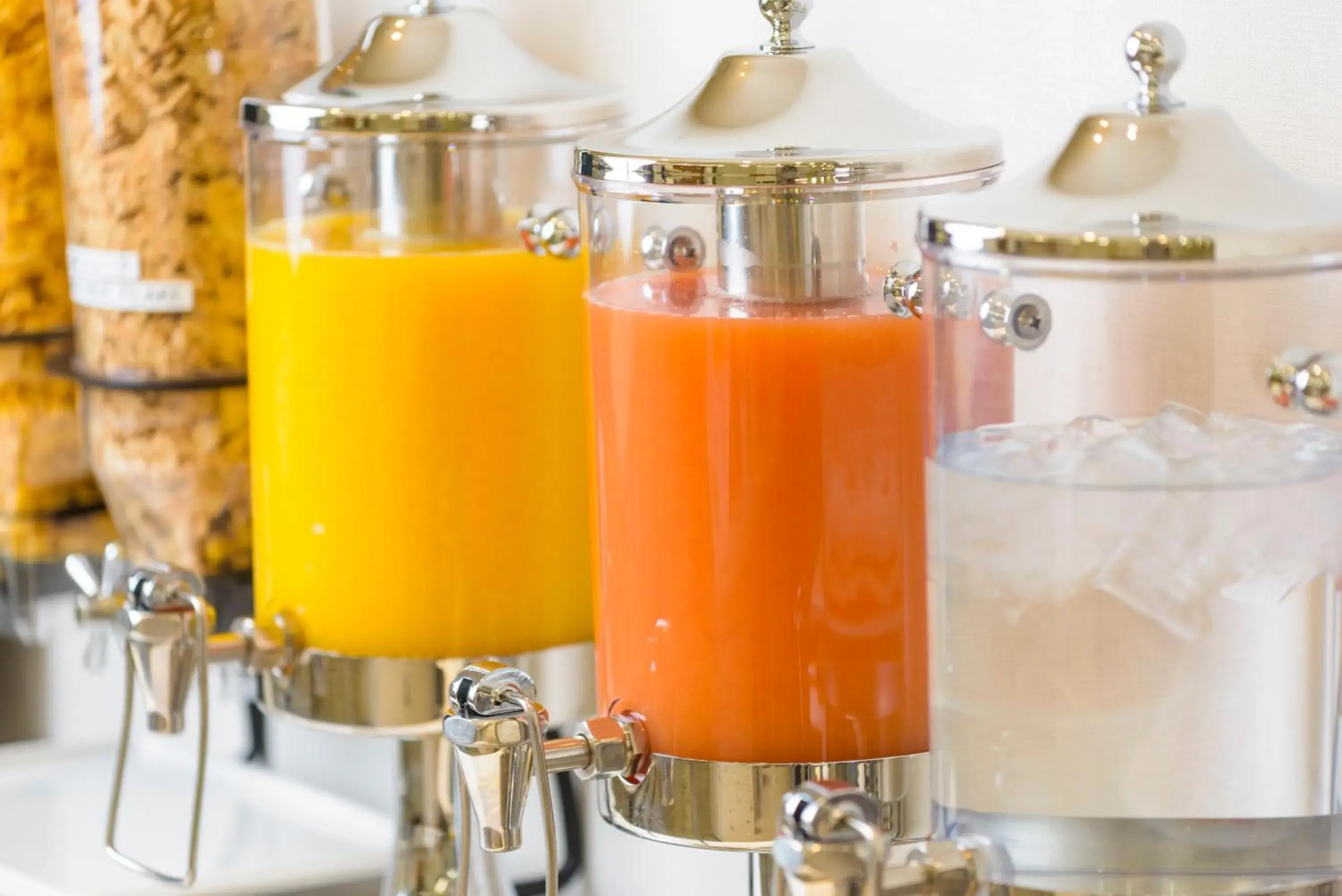 Breakfast in SureStay Plus Hotel by Best Western Shin-Osaka Breakfast in SureStay Plus Hotel by Best Western Shin-Osaka