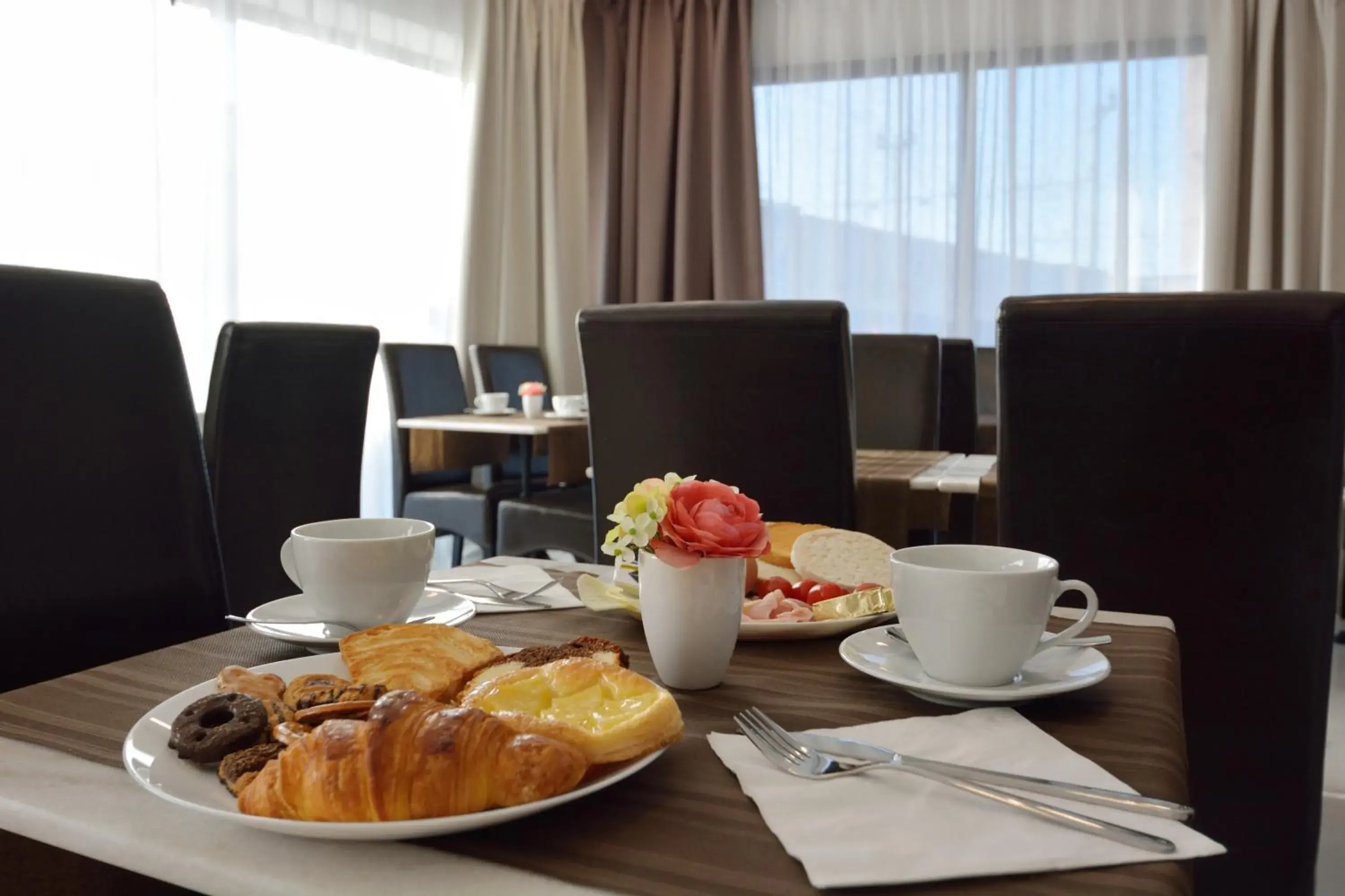 Breakfast in Hotel Luxor Florence