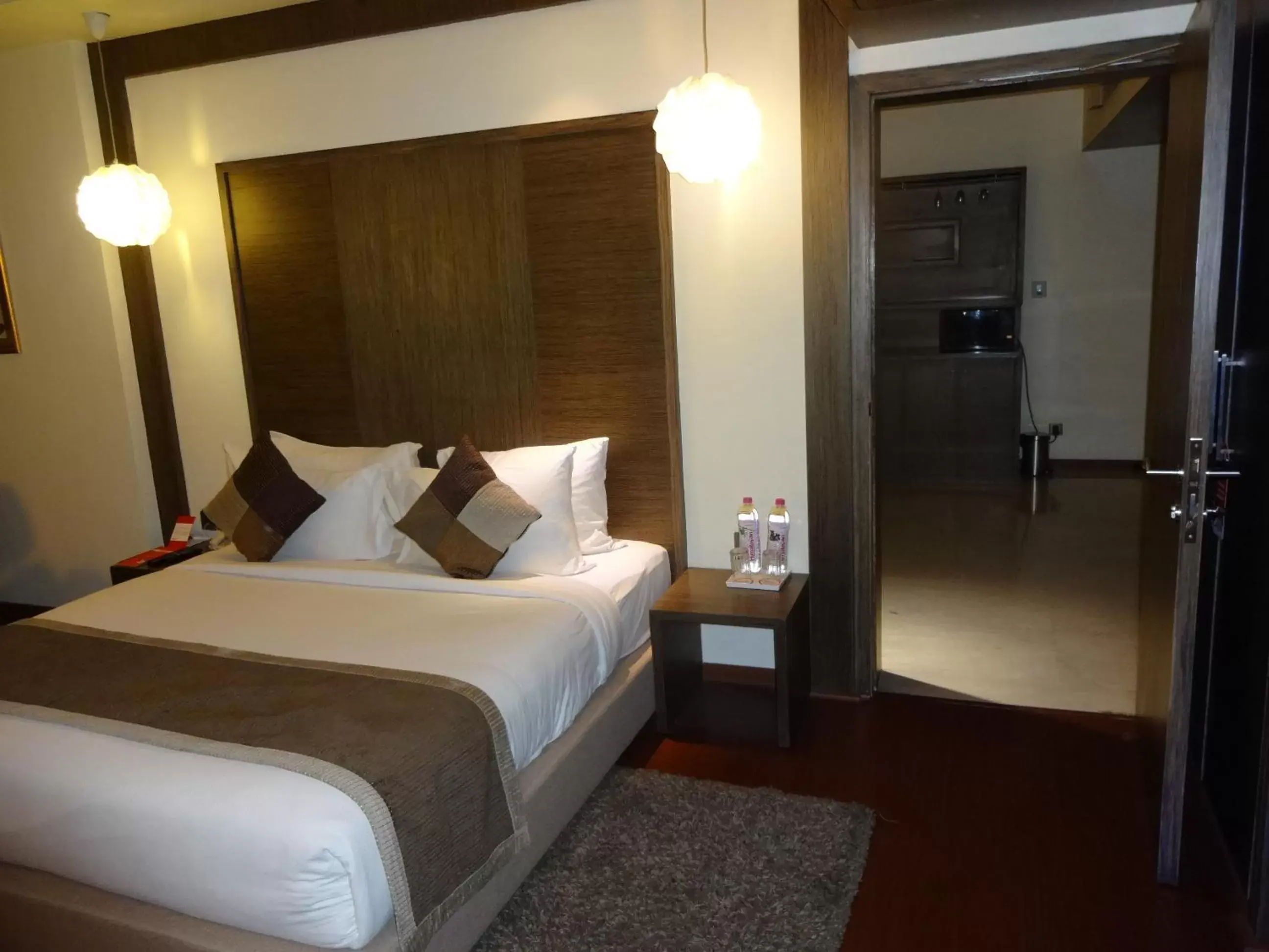 Photo of the whole room, Bed in Daspalla Hyderabad