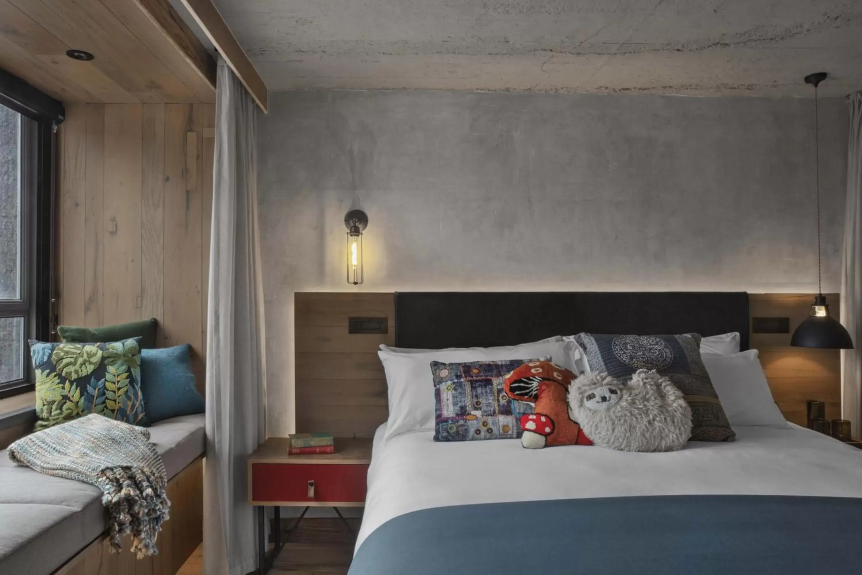 Bed in Treehouse Hotel London