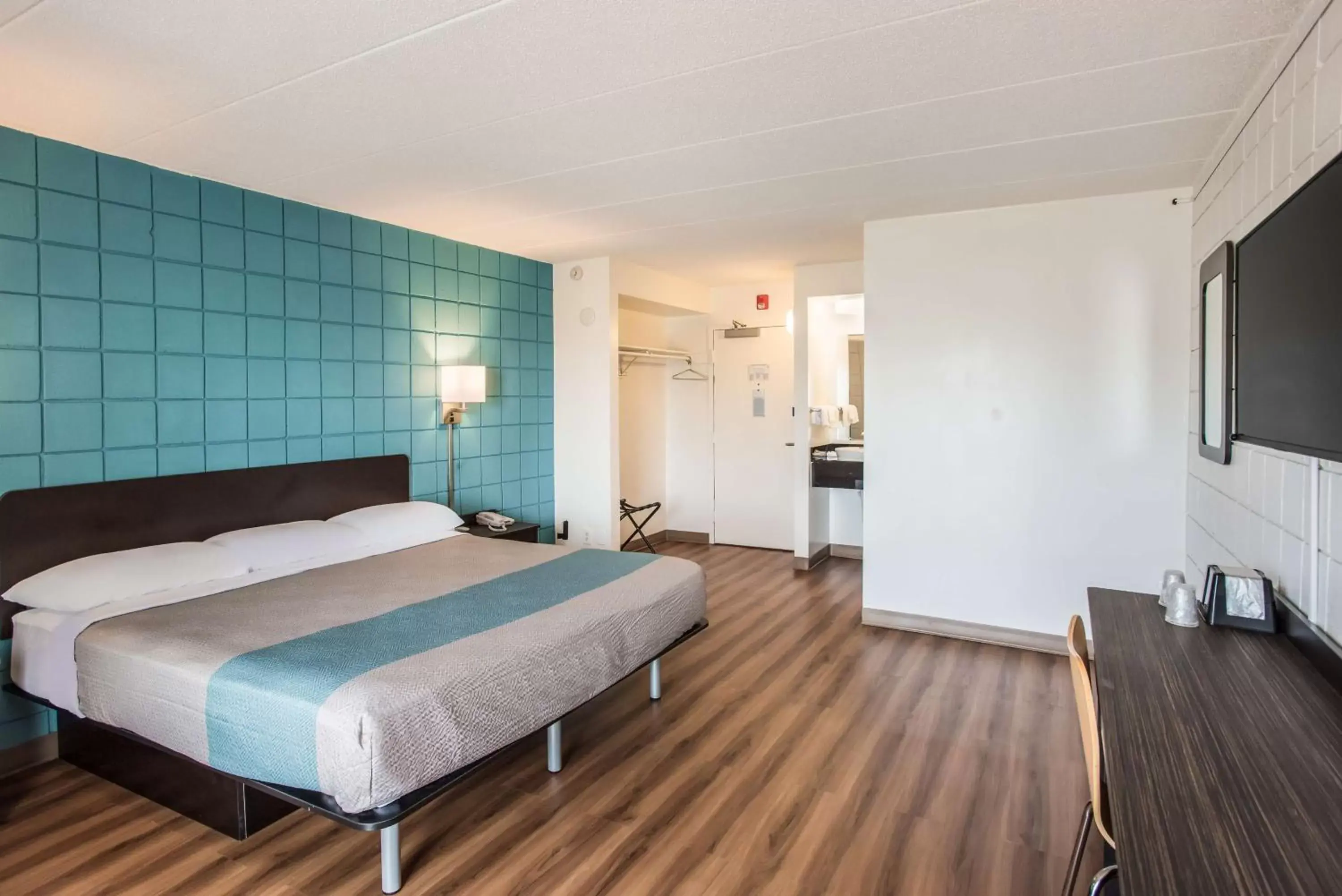 Photo of the whole room, Bed in Motel 6-Somers Point, NJ - Ocean City - Wild Wood Beach Photo of the whole room, Bed in Motel 6-Somers Point, NJ - Ocean City - Wild Wood Beach