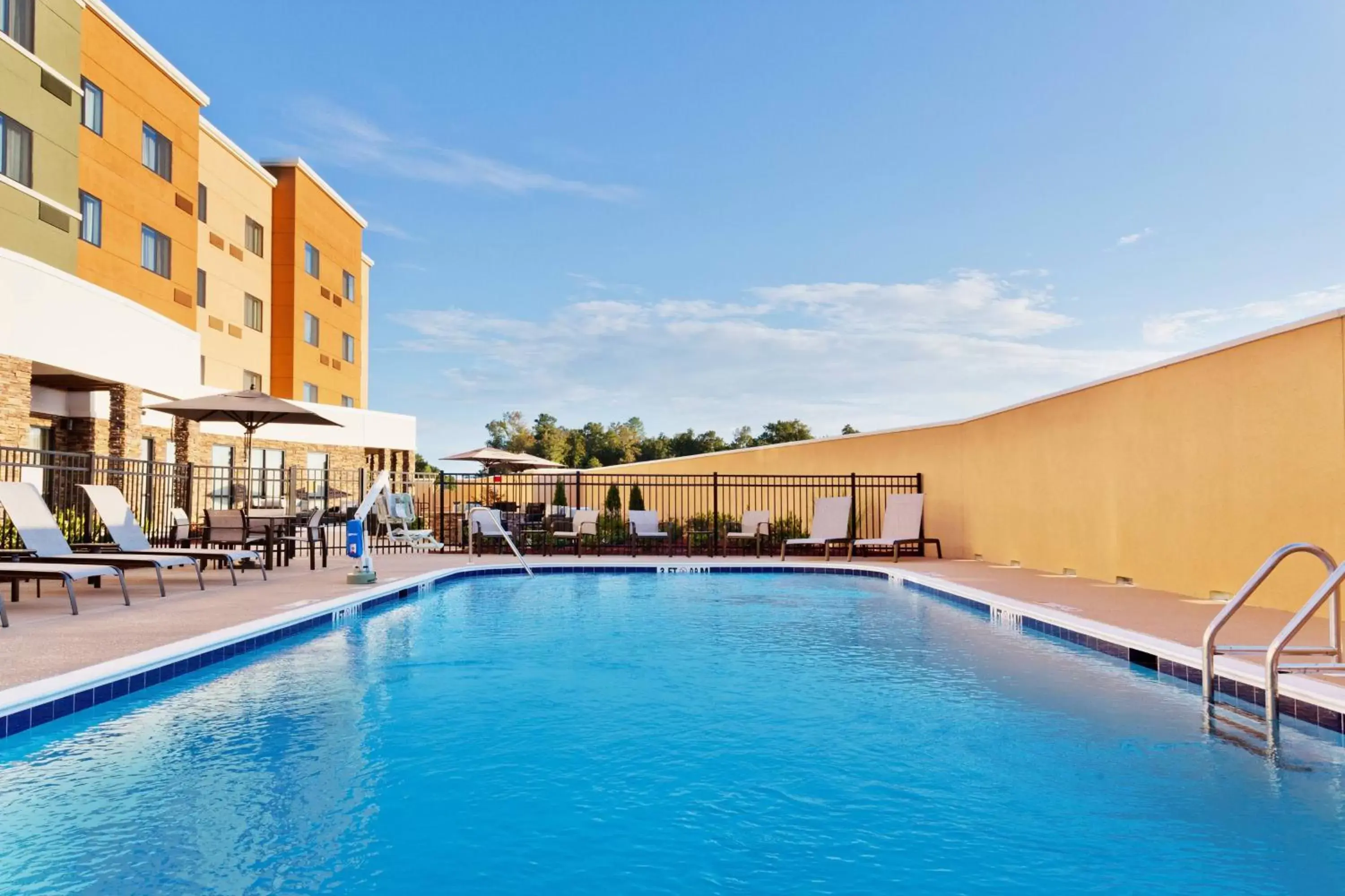 Swimming Pool in Courtyard by Marriott Auburn