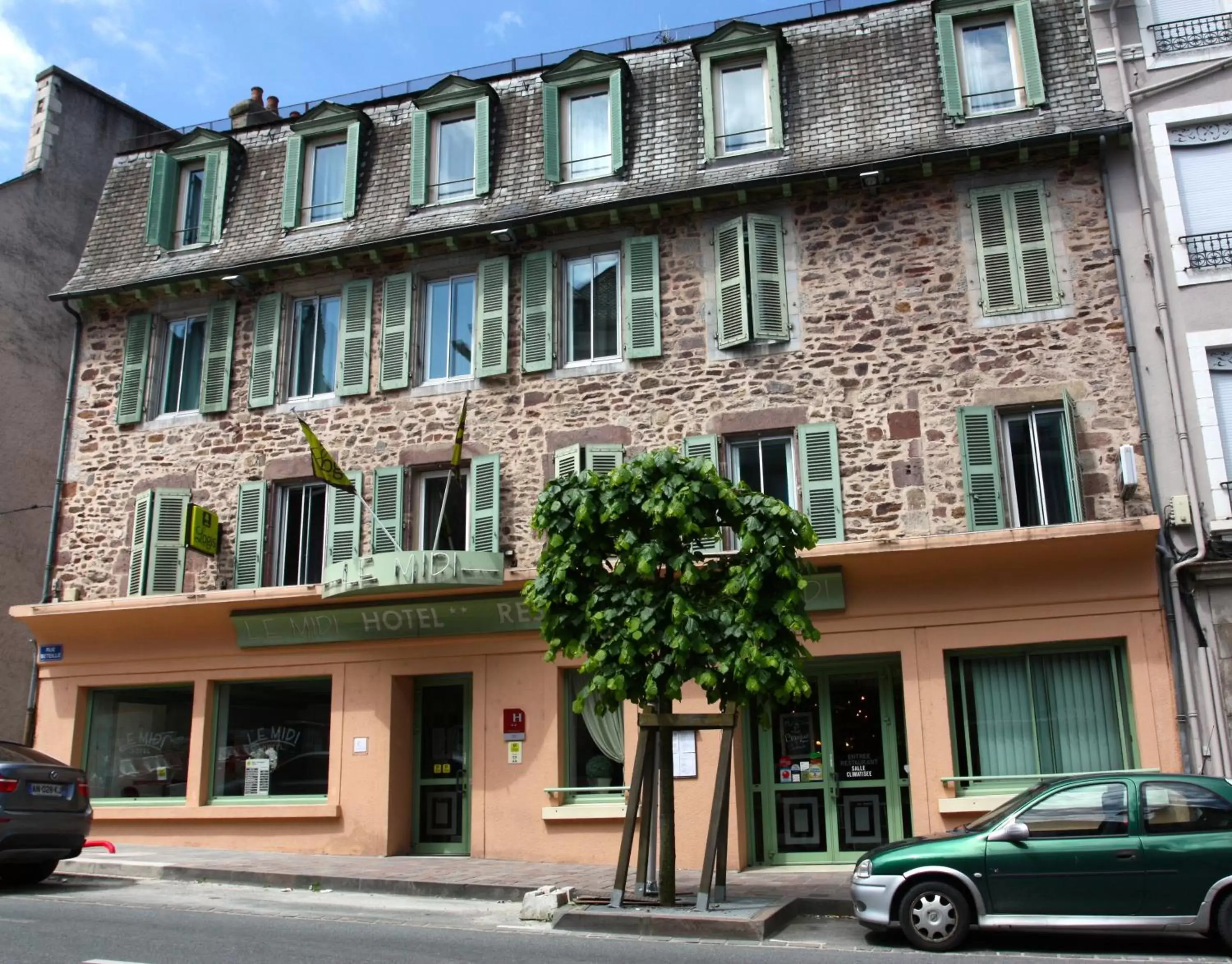 Facade/entrance, Property Building in Logis Hôtel du Midi - Rodez Centre-Ville