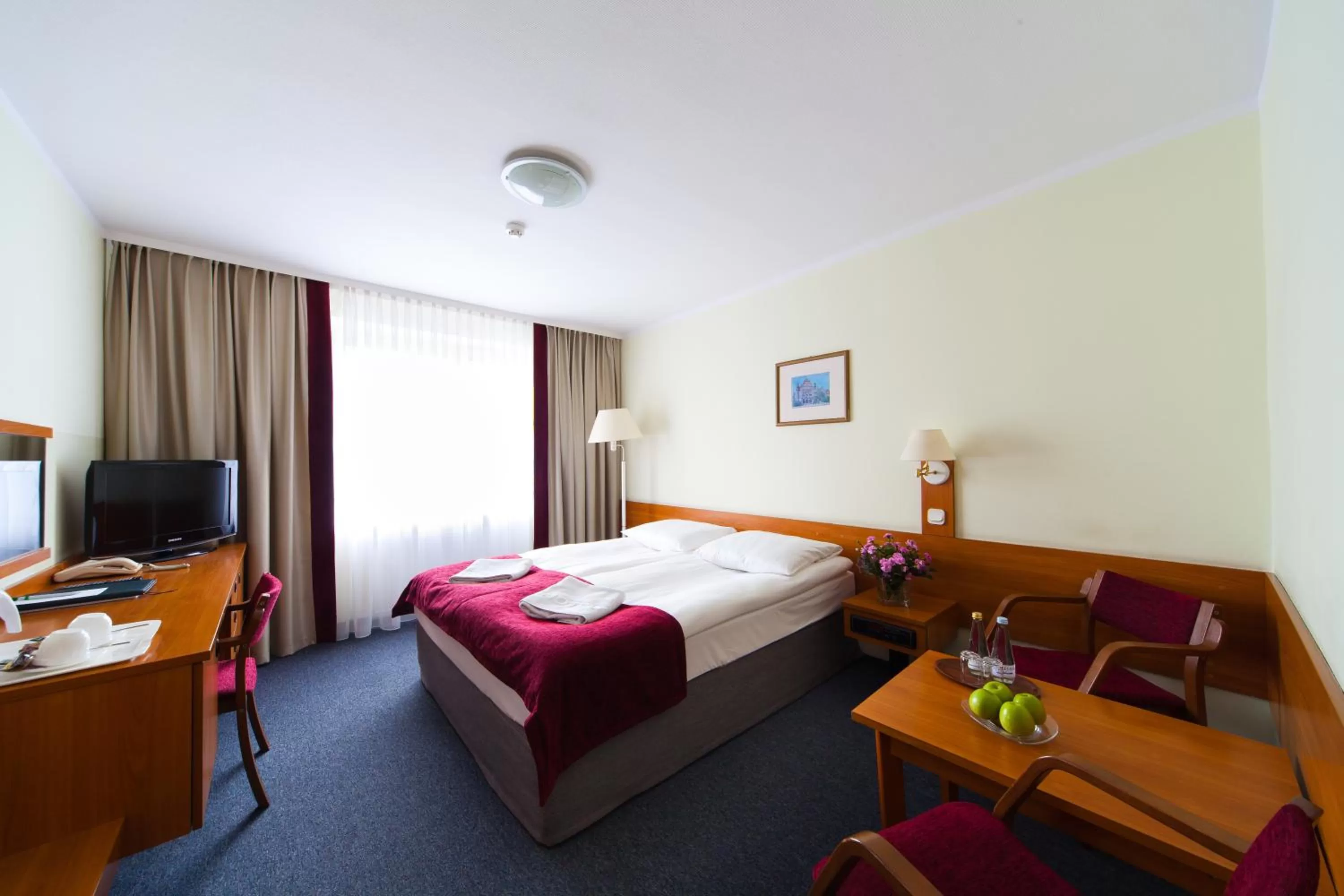 Photo of the whole room, Bed in Hotel IOR