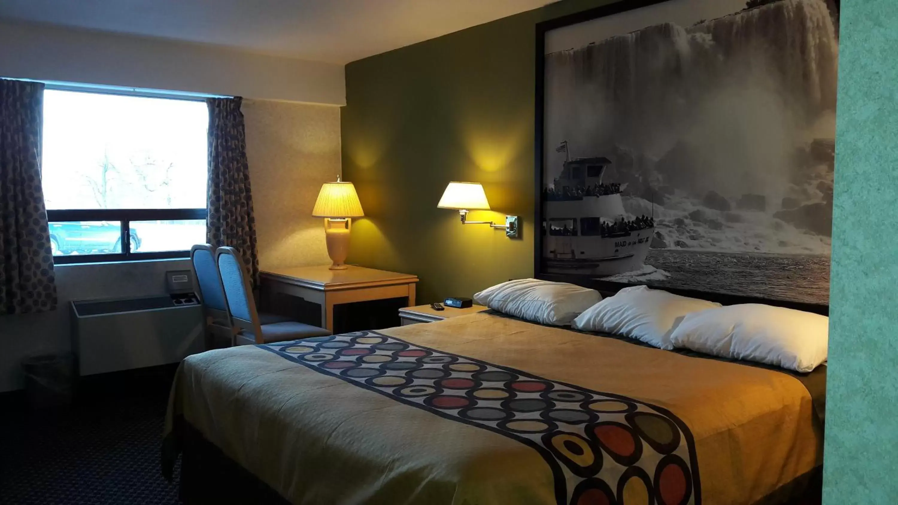 Bed in Super 8 by Wyndham Niagara Falls North