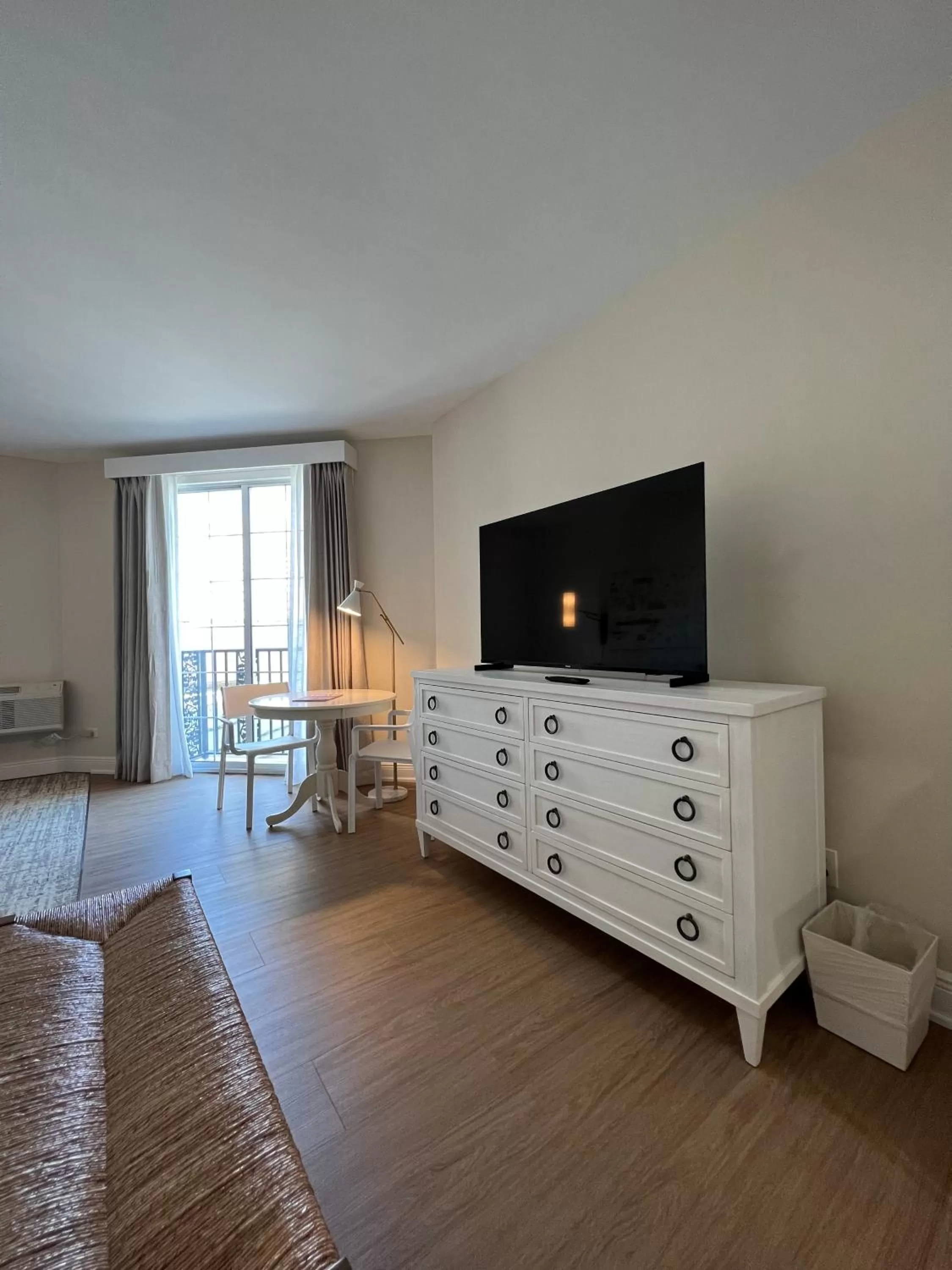 TV and multimedia in The Capri Inn